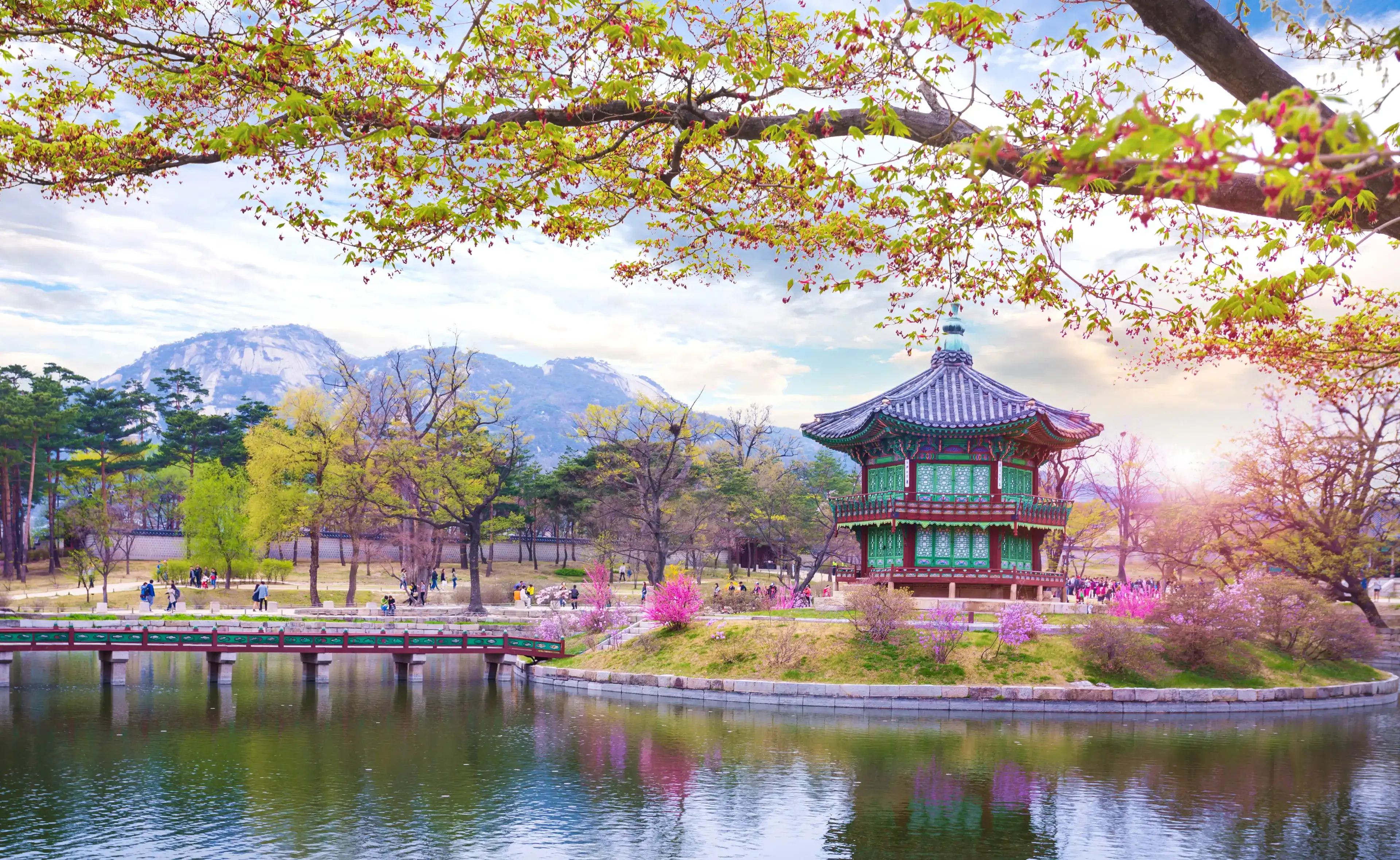 Дворец Кёнбоккун весной, Южная Корея.