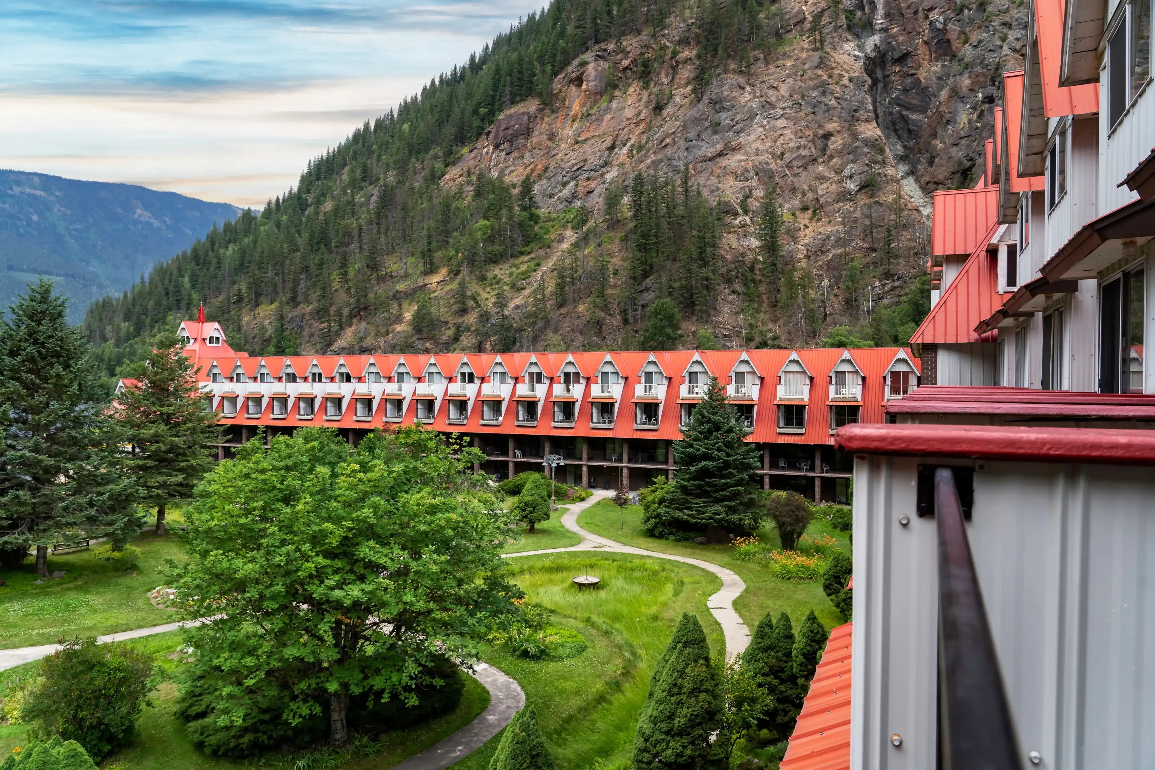 Best Revelstoke hotels. Cheap hotels in Revelstoke, British Columbia, Canada