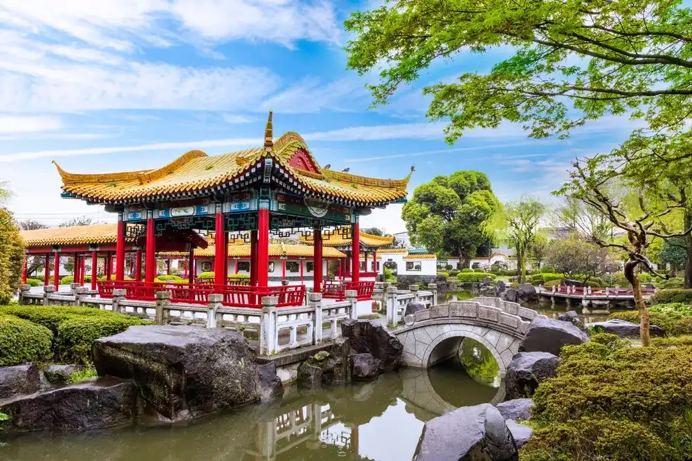 Kawasaki Daishi Park is Chinese garden located in Kawasaki city, Kanto, Japan.