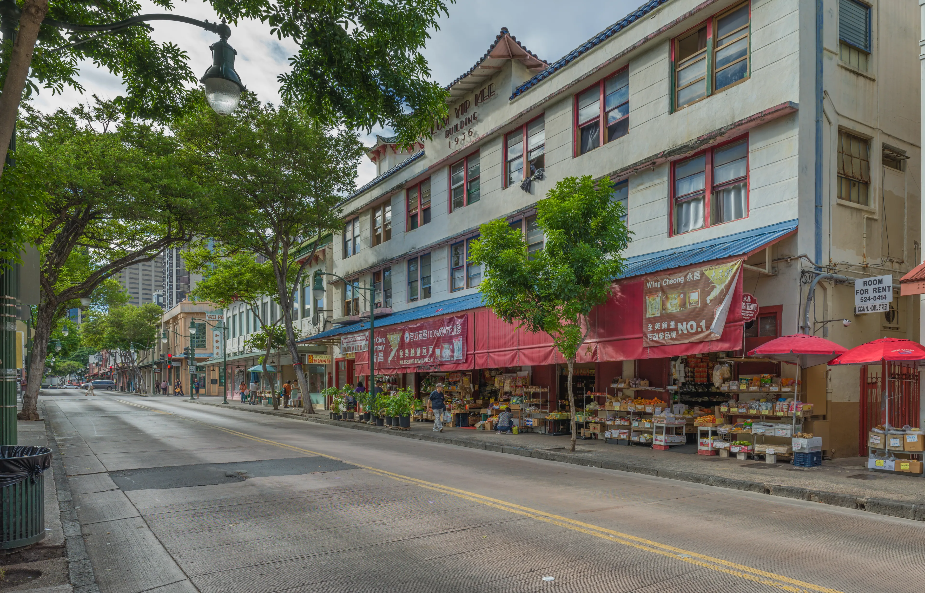 Honolulu, Hawaii, USA.  Nov. 15, 2018.  North Hotel Street panorama in Chinatown as early shoppers buy food.