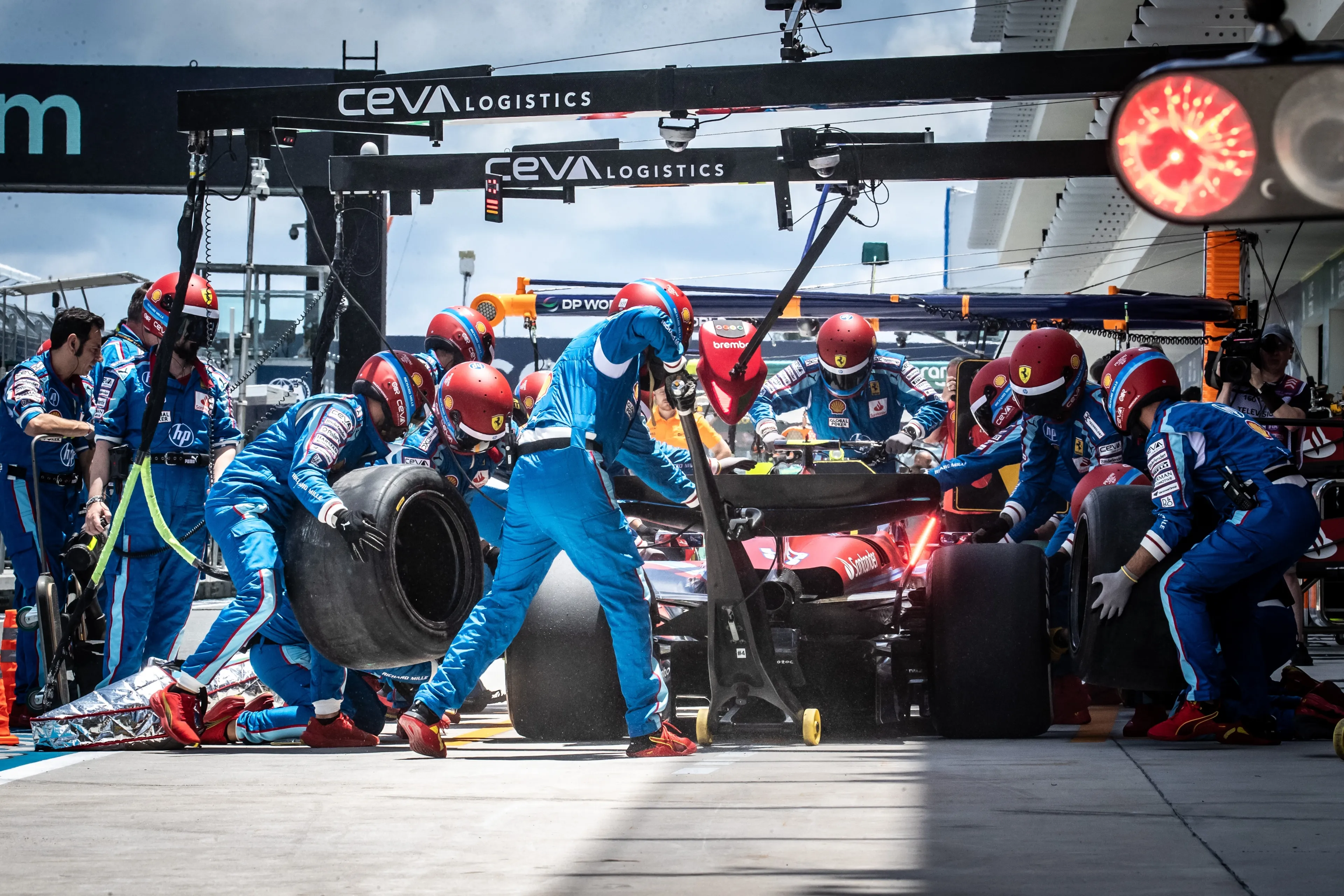 Miami, FL, USA. 02-05 May 2024. Formula 1 World Championship. Formula 1 Crypto.com Miami Grand Prix. Friday. Carlos Sainz at pit-stop.