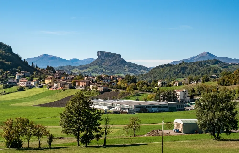 The Pietra di Bismantova (Stone of Bismantova) viewed from road SS63. Reggio Emilia province, Emilia Romagna, Italy.