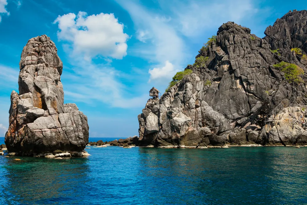 Big rock island, Moo Koh Chumphon, Chumohon province, Thailand., Ngam Yai Island. Belongs to Marine National Park Chumphon, fishing and diving