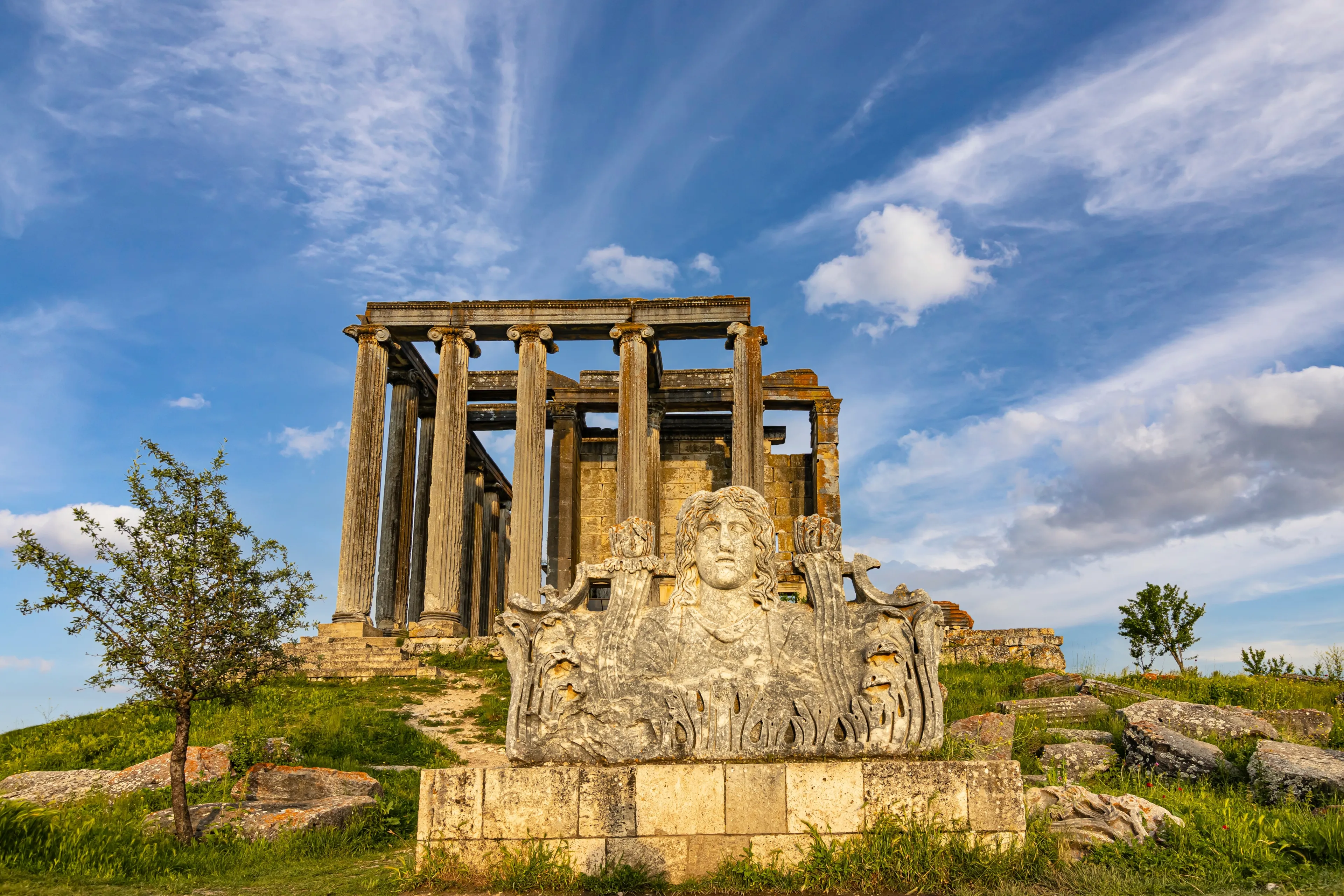 Çavdarhisar, Kütahya, Türkiye 30-04-2023 Aizanoi antique city. zeus temple Kütahya 