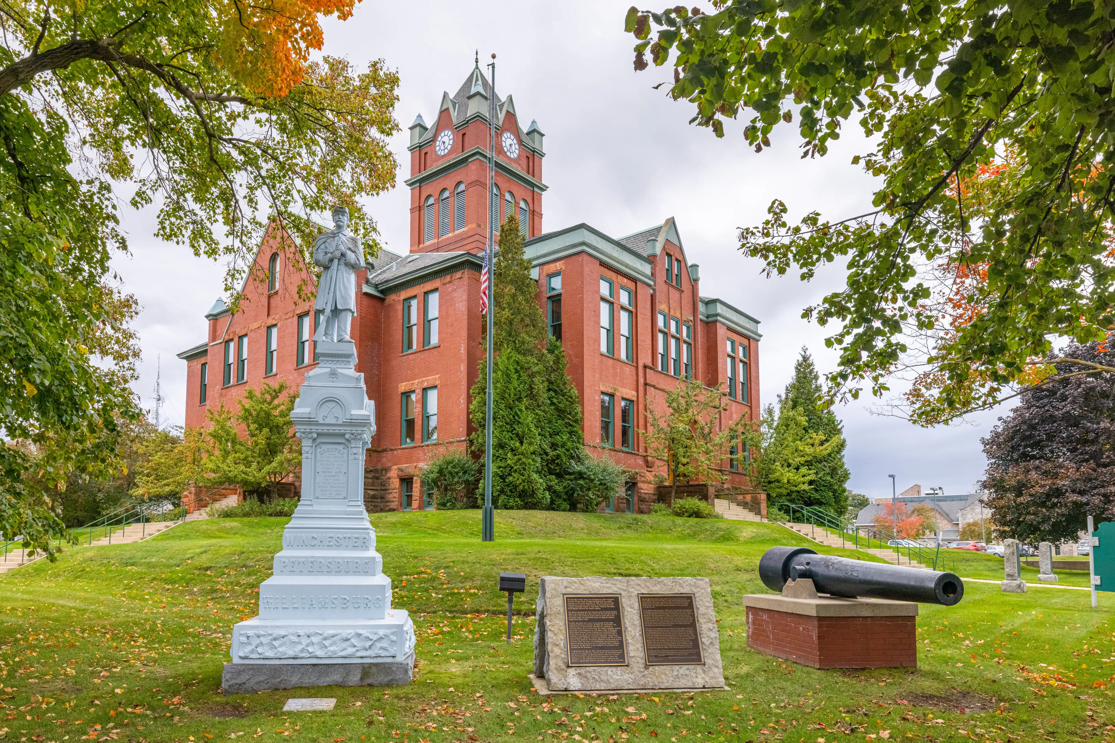 Best Traverse City hotels. Cheap hotels in Traverse City, Michigan, United States