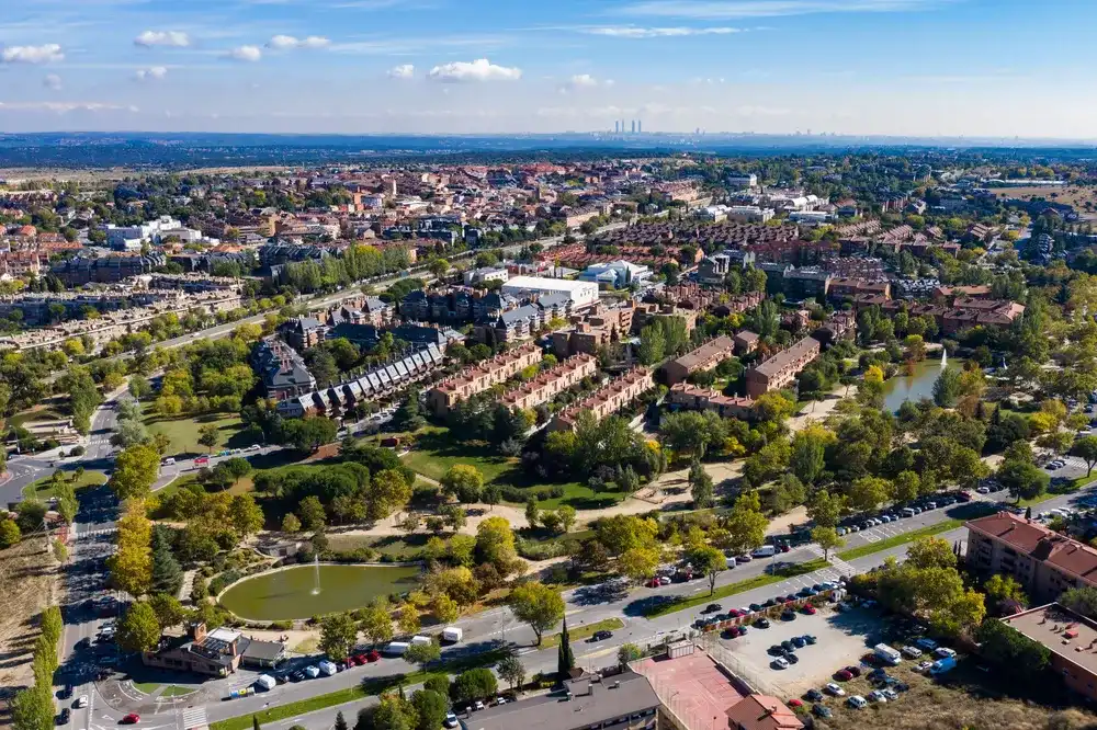Magnificent aerial view of Las Rozas with the four towers of Madrid in the background. Magnificent aerial view of Las Rozas with the four towers of Madrid in the background.