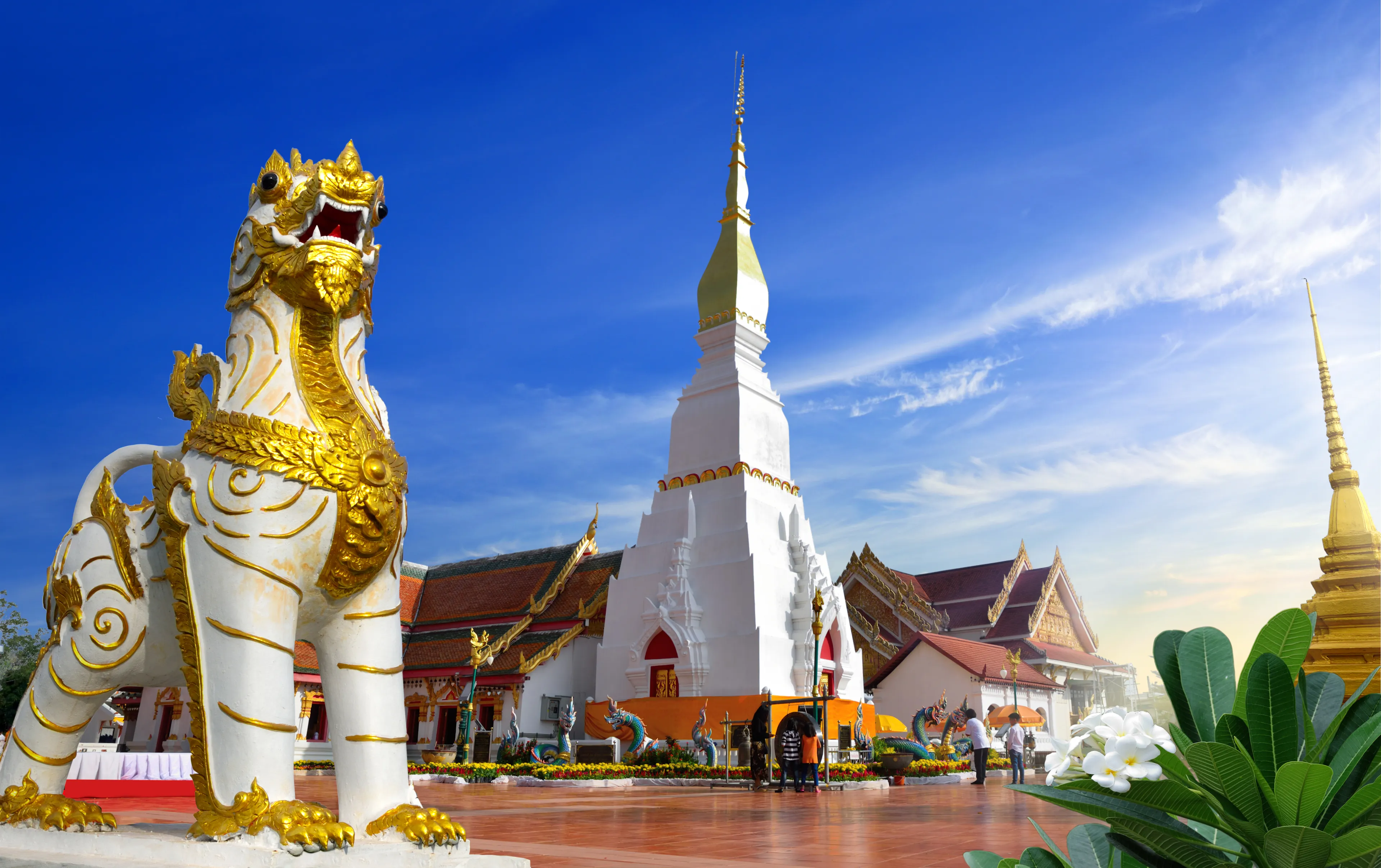 Wat Pratat Choeng Chum, Sakonnakorn, Thailand (mixed photo)