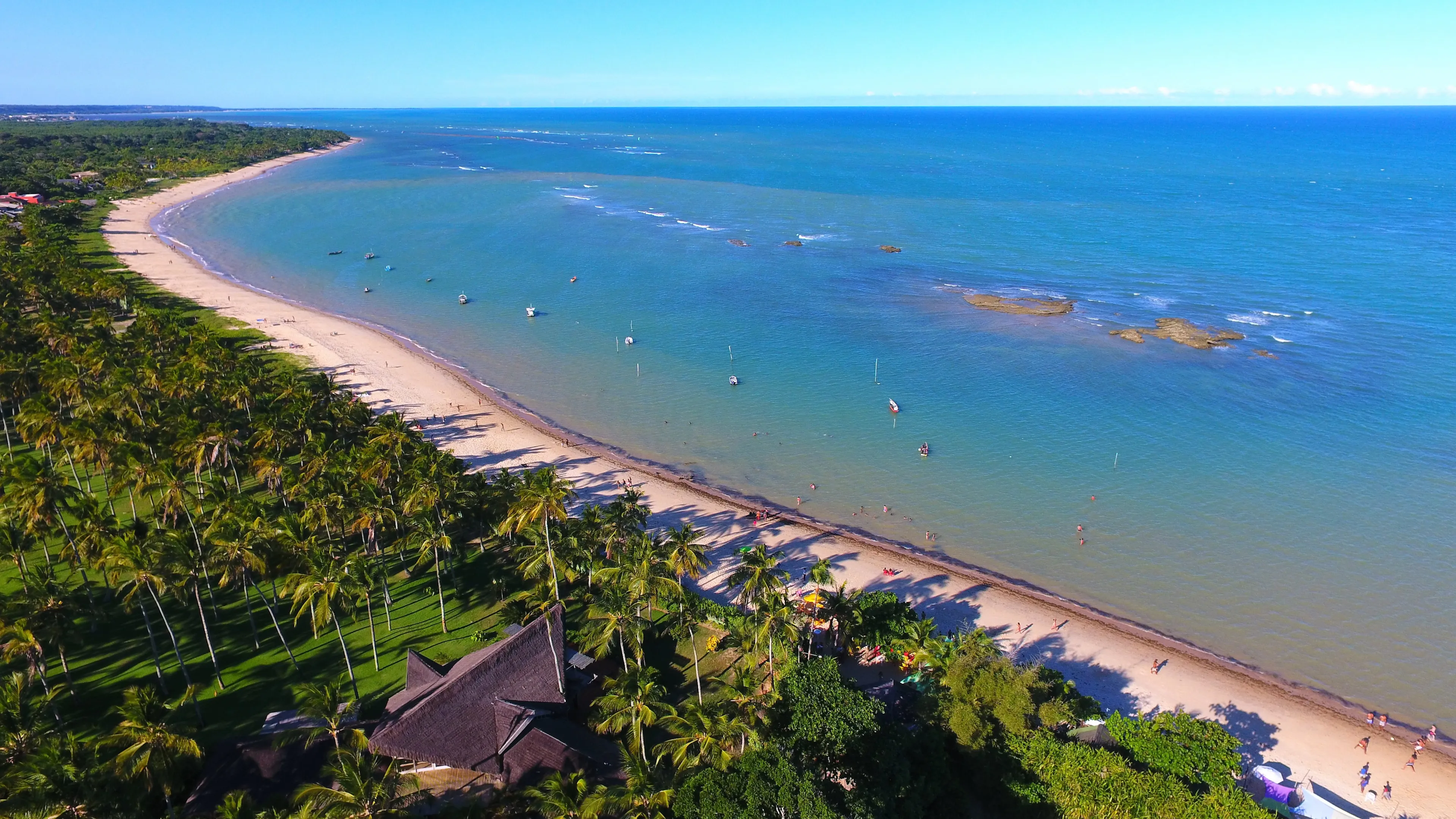 Arraial d'Ajuda, Porto Seguro, Bahia, Brazil. Paradisiac beach with clear weather. Beautiful landscape. Travel scenery. Vacation scenery. Tourism point of Bahia, Brazil. Relaxation scenery.