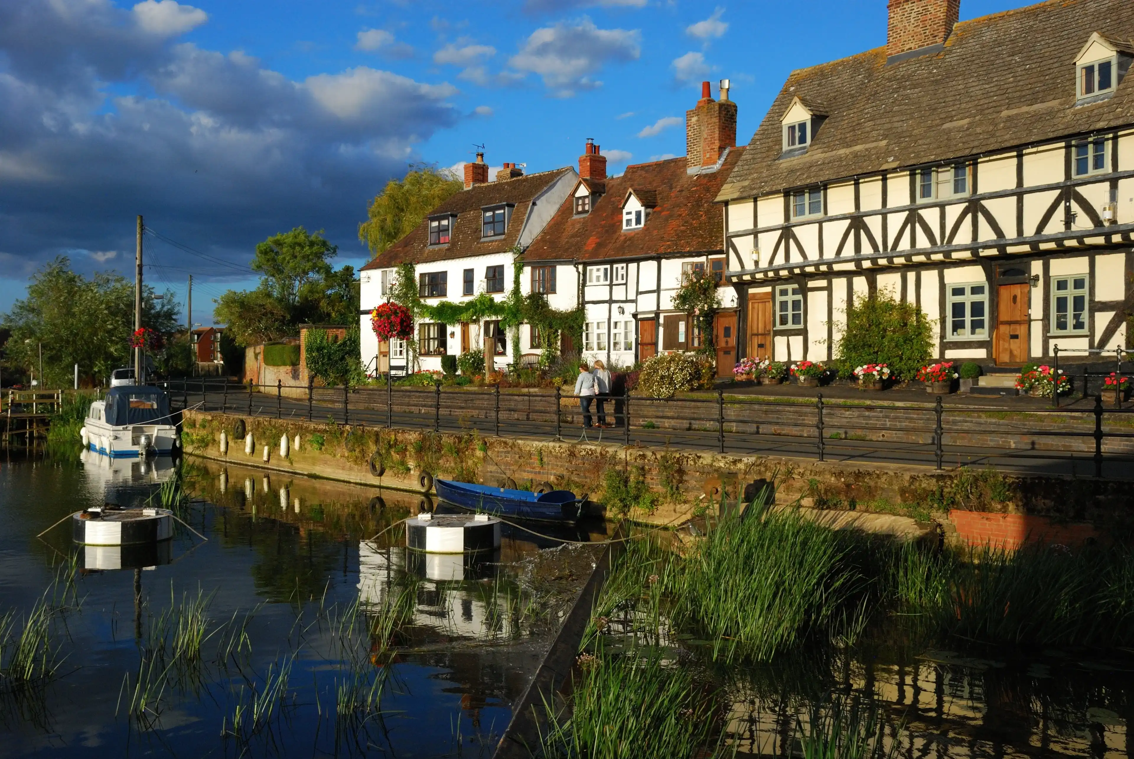 Canal walk in Tewkesbury, Gloucestershire, United Kingdom Canal walk in Tewkesbury, Gloucestershire, United Kingdom