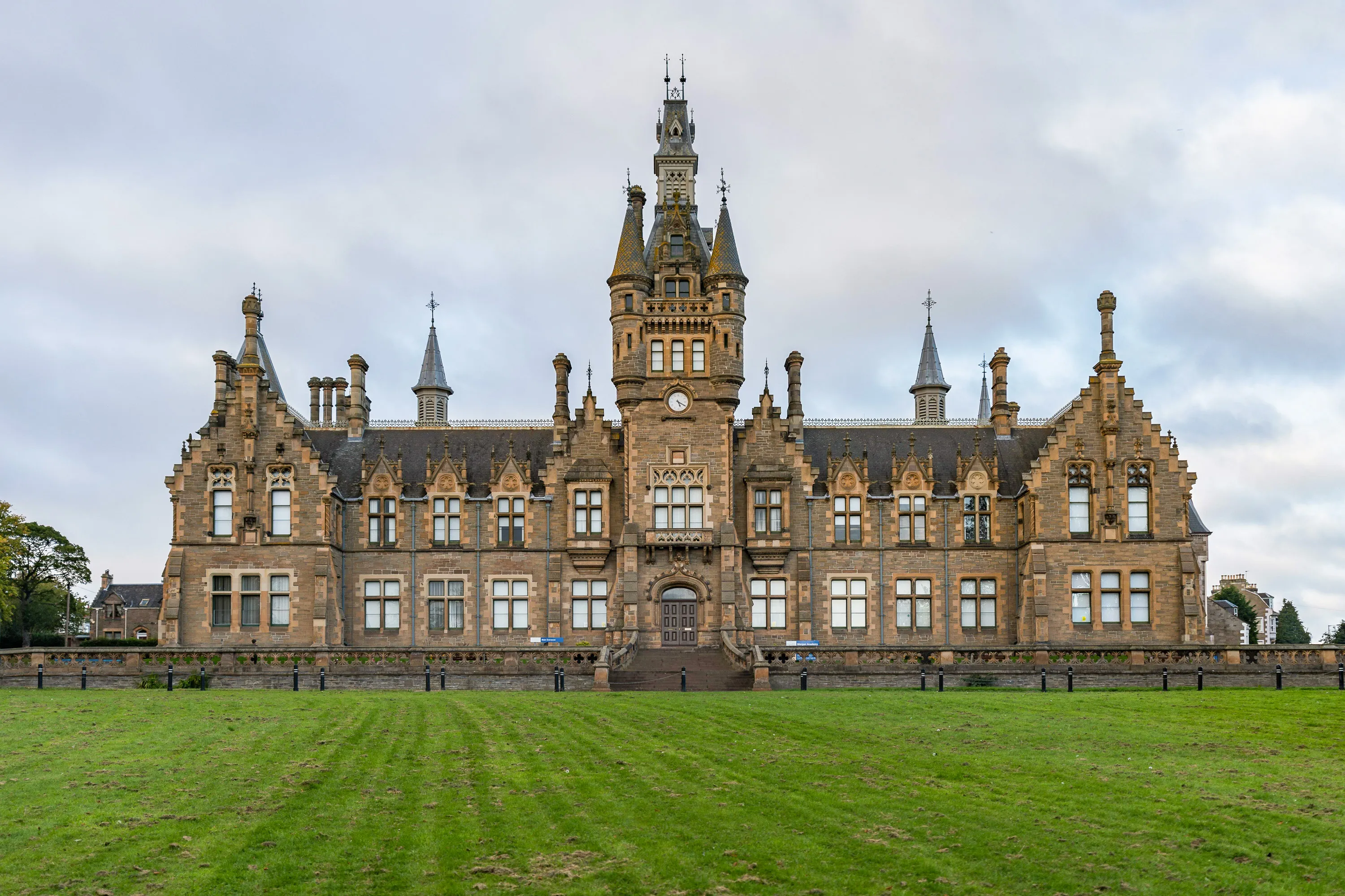 Best Dundee hotels. Cheap hotels in Dundee, United Kingdom