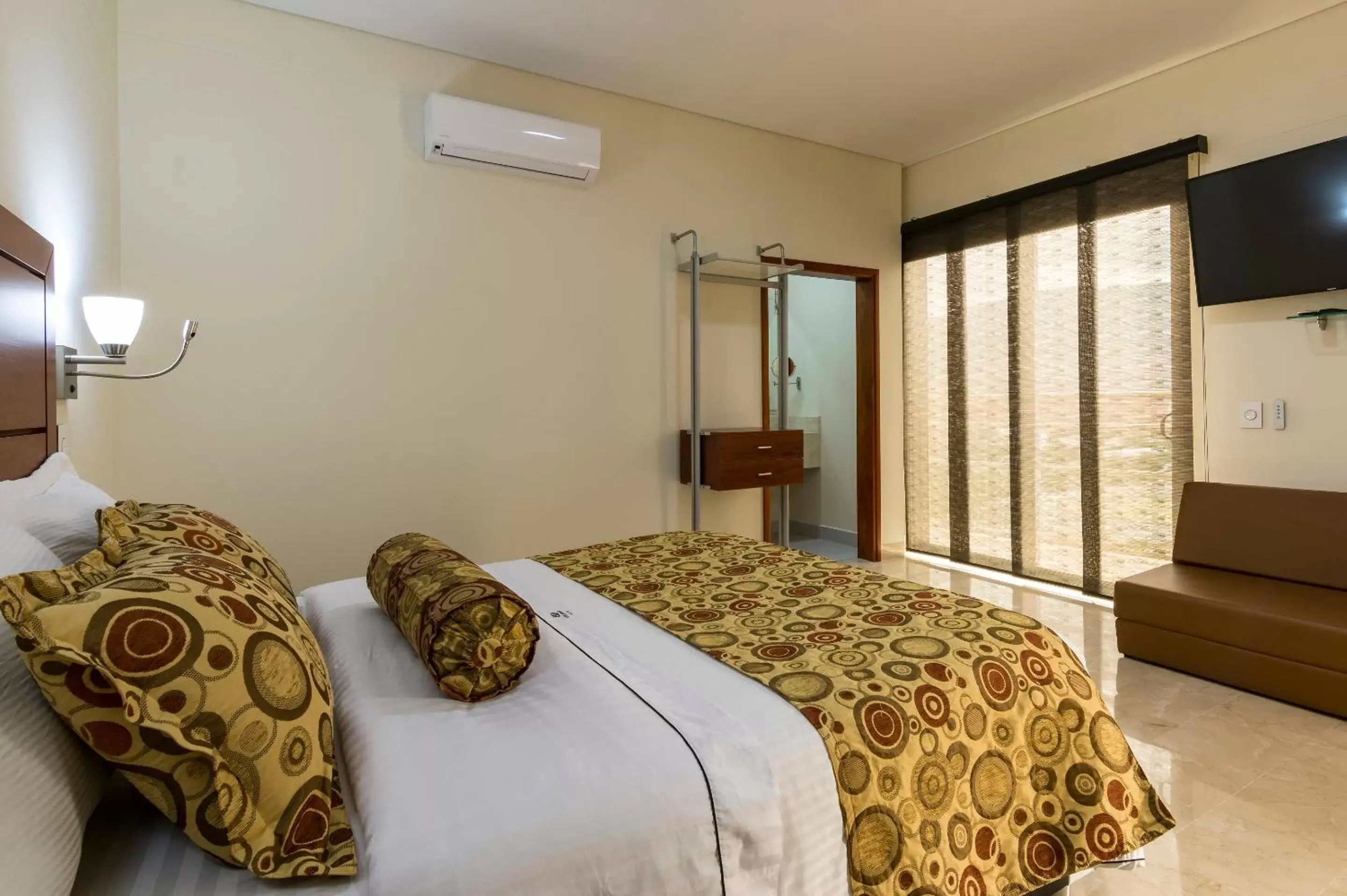 Bedroom, Bed in Hotel Dorado La 70