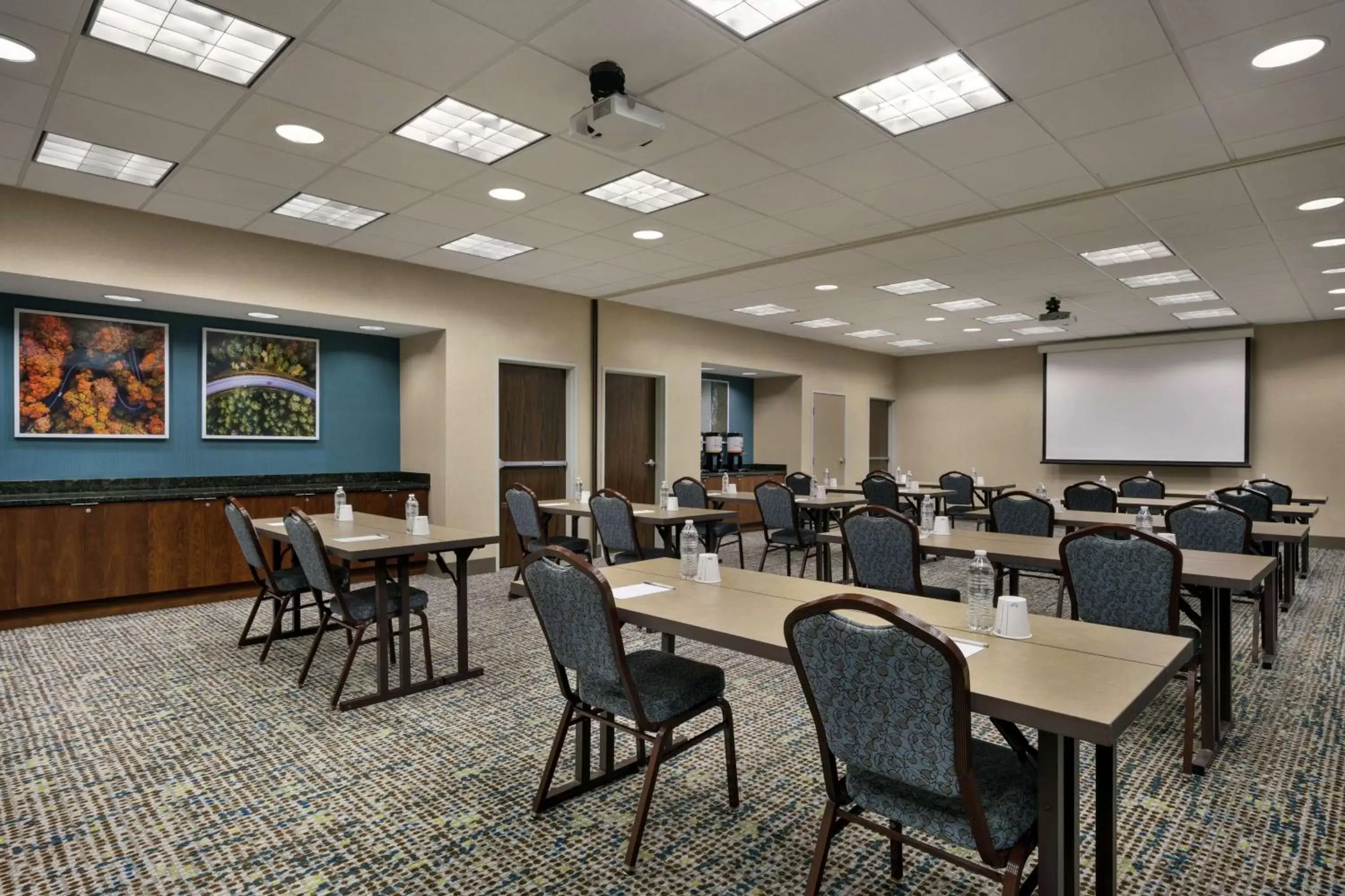 Meeting/conference room in Hampton Inn & Suites Tacoma/Puyallup
