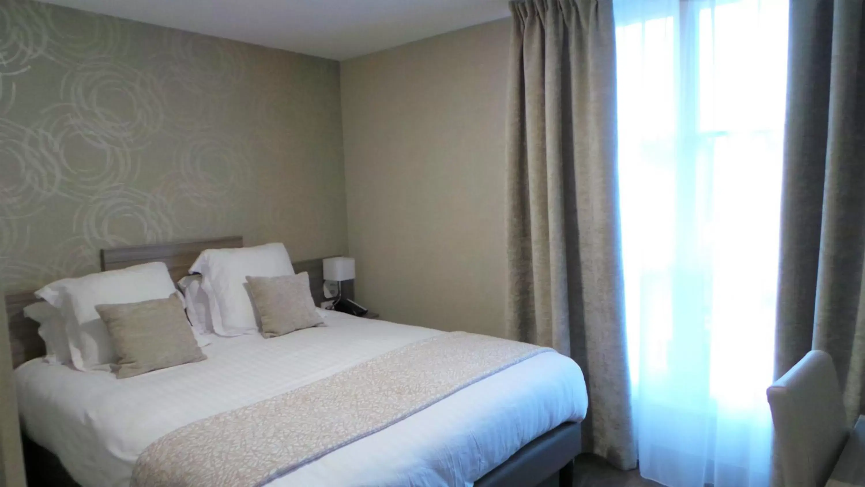 Bedroom, Bed in Hôtel De Brunville & Spa