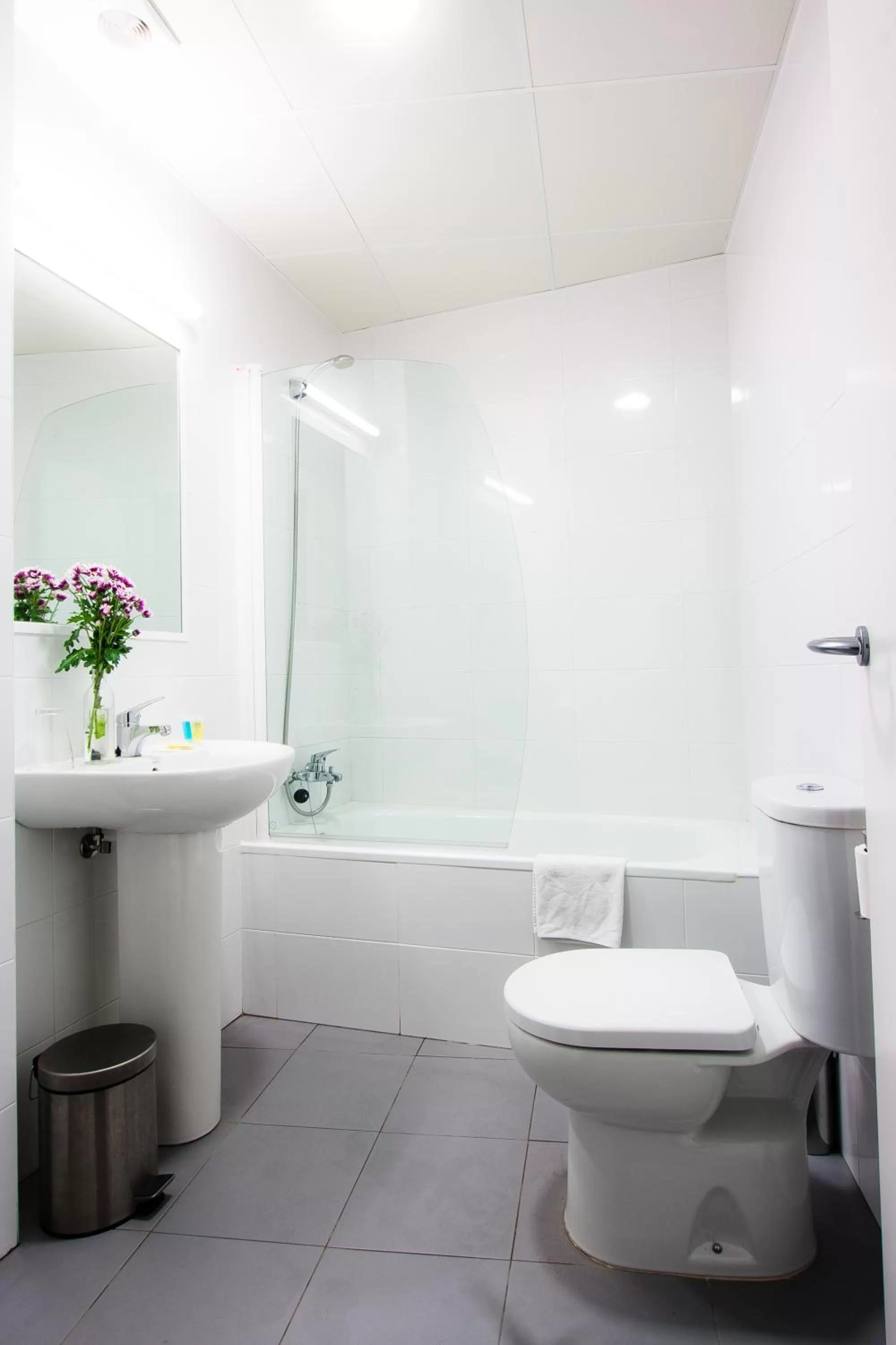Bathroom in Hotel Madrid de Sevilla by SHS