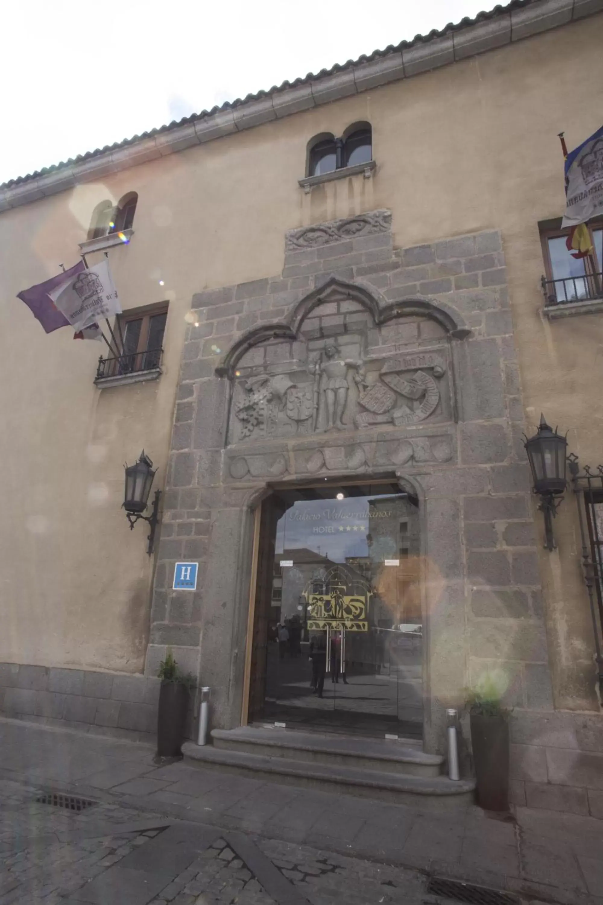 Facade/entrance, Property Building in Palacio Valderrabanos