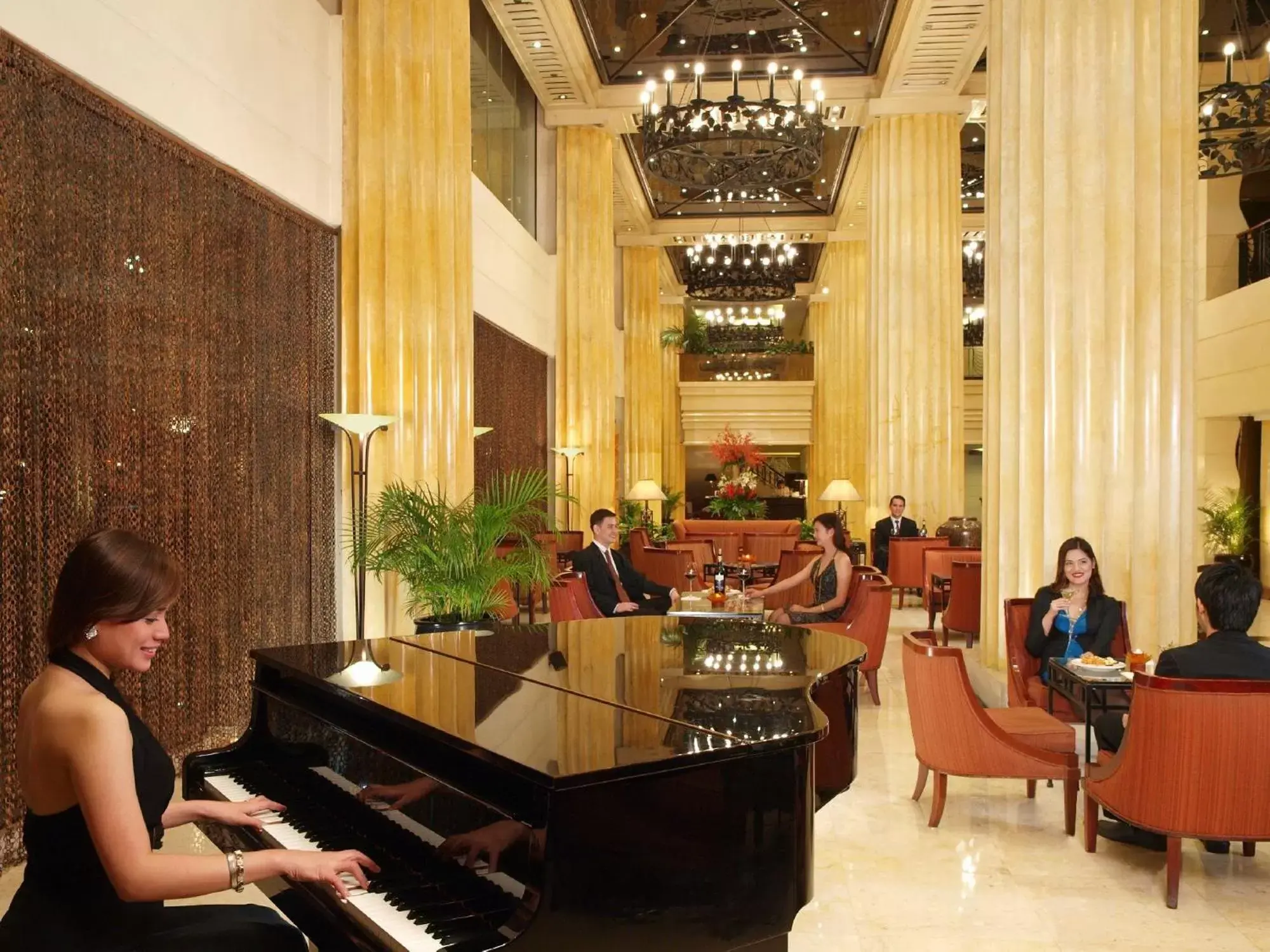 Lounge or bar in The Heritage Hotel Manila