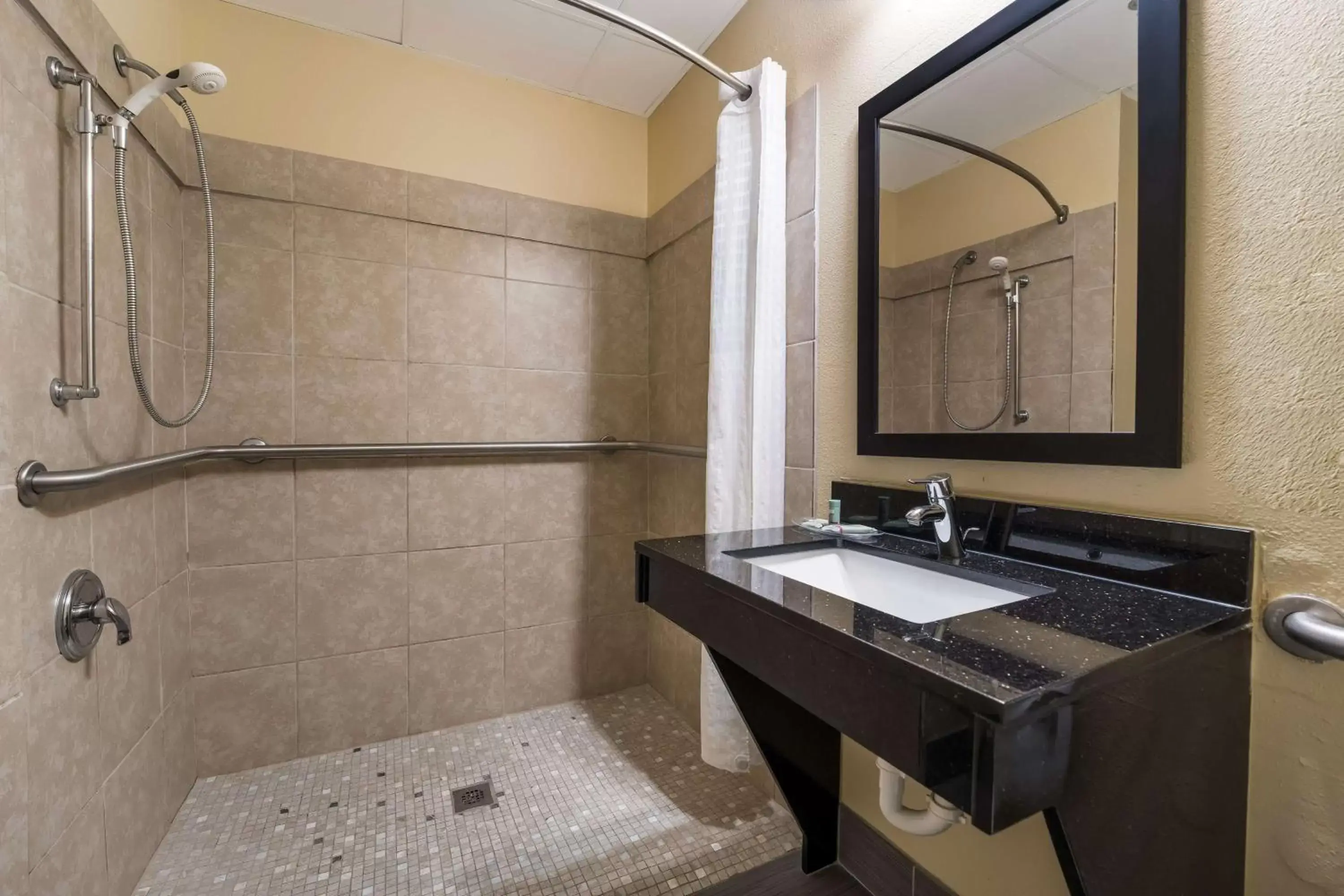 Bathroom in Best Western Bradbury Inn & Suites