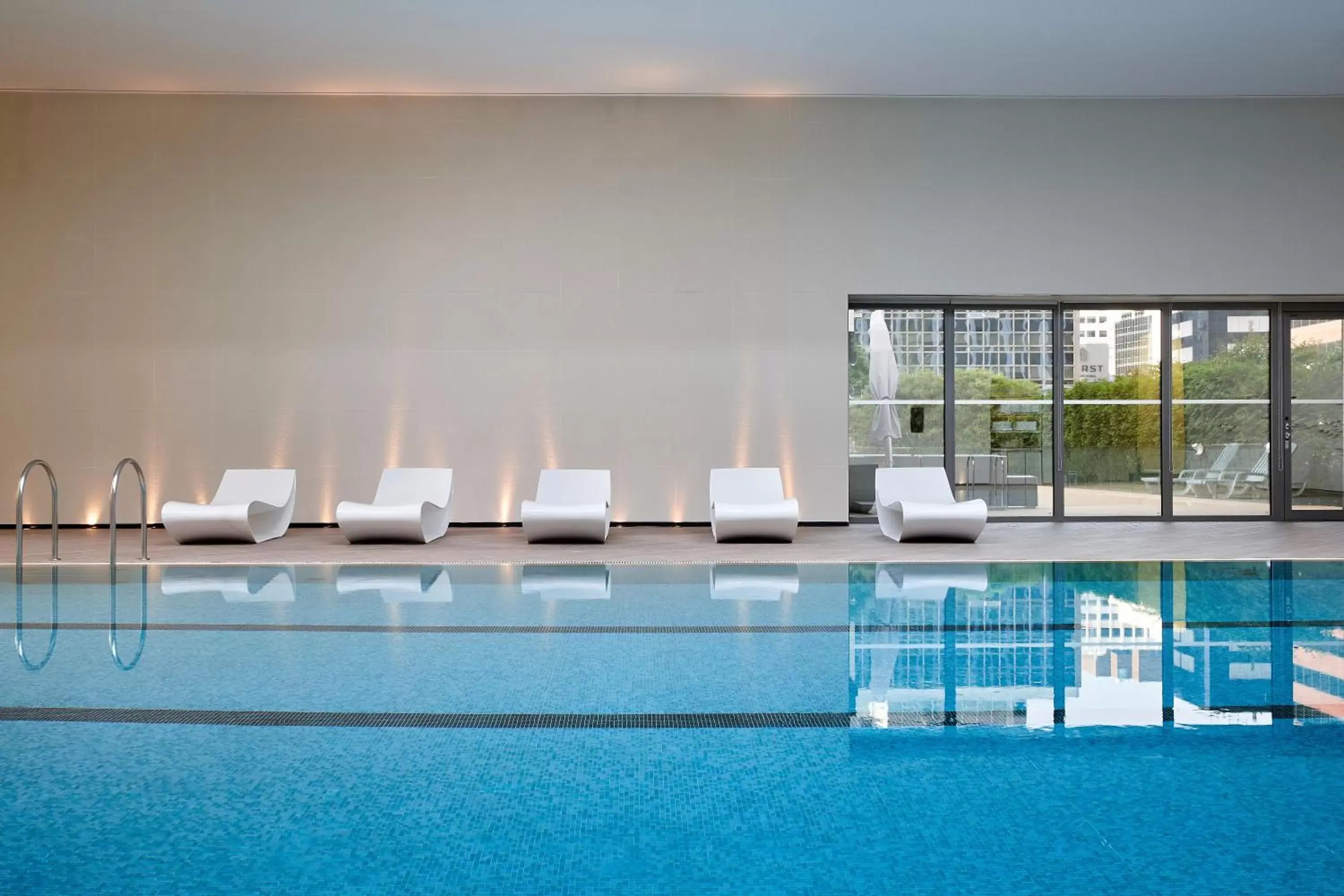 Swimming Pool in Lotte Hotel Seoul Executive Tower