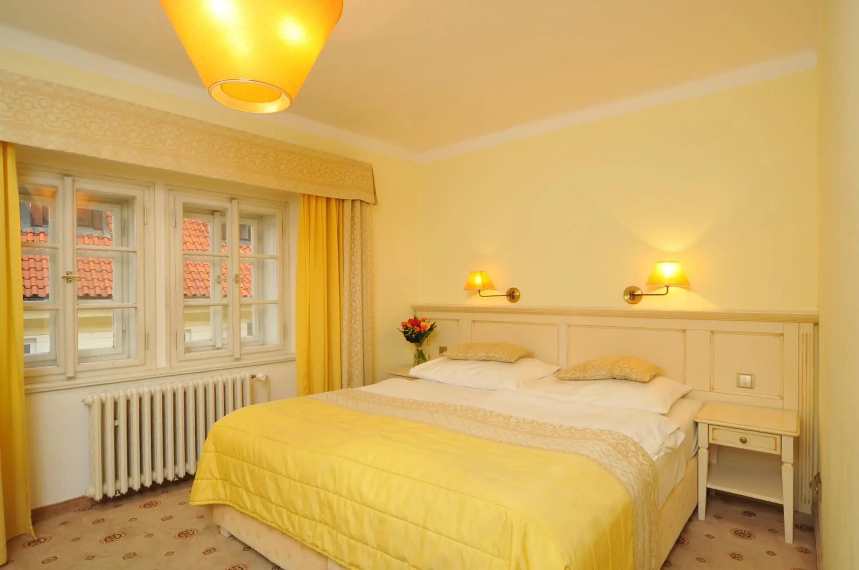 Bedroom, Bed in Hotel Metamorphis