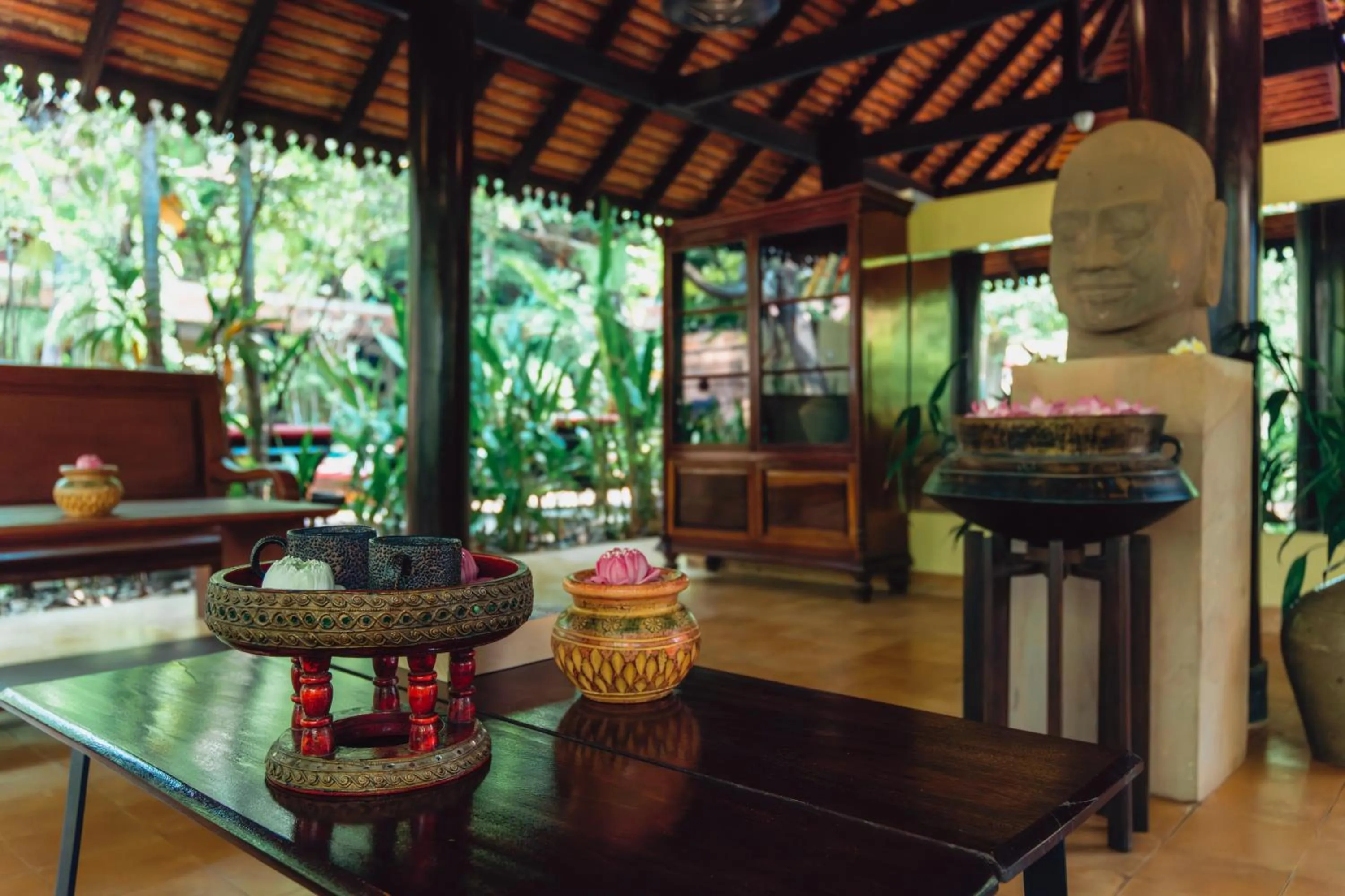 Seating area in Pandora Suite D'Angkor