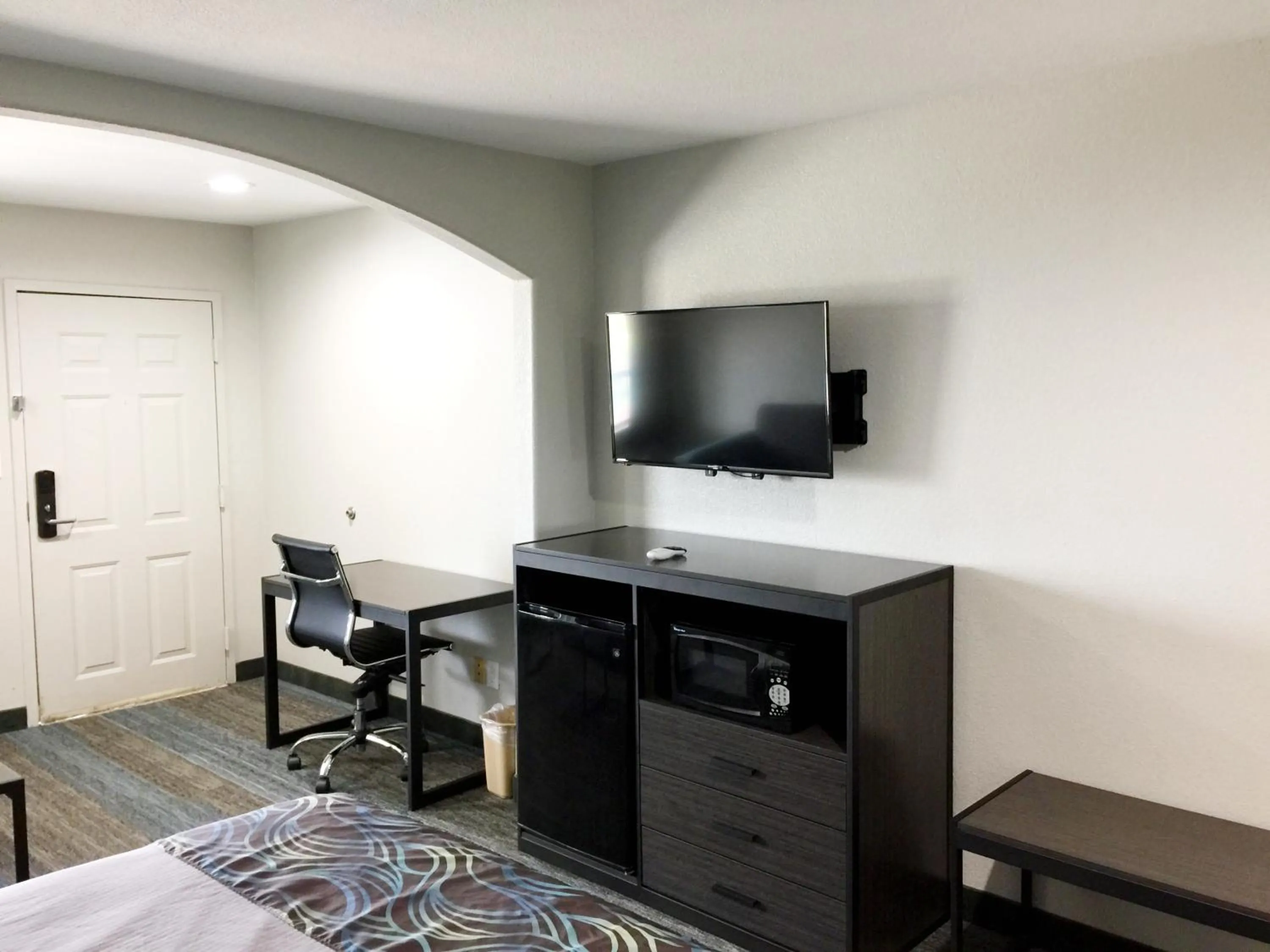 Bed in Americas Best Value Inn & Suites Mont Belvieu Houston