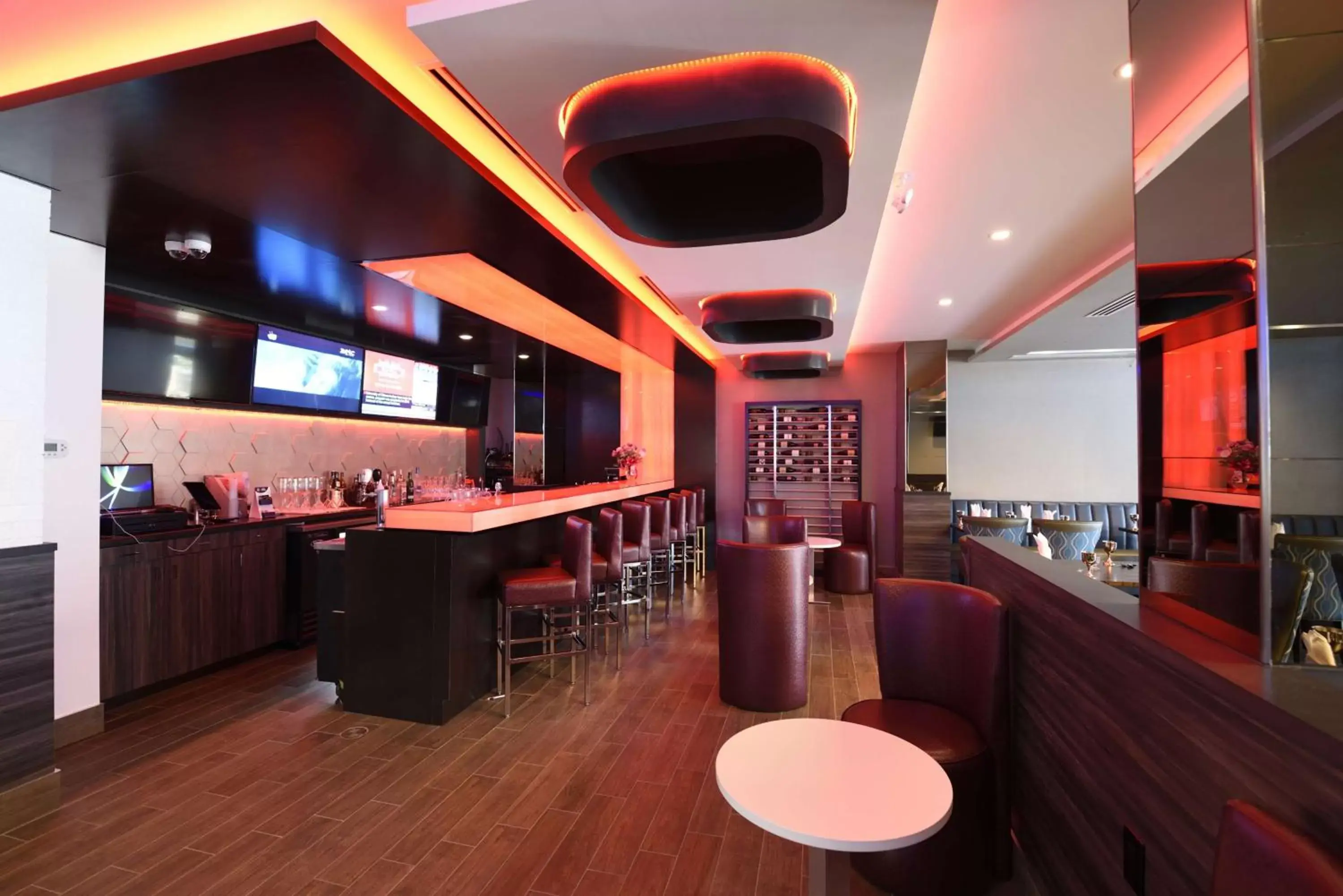 Lounge or bar in Best Western Downtown Sudbury