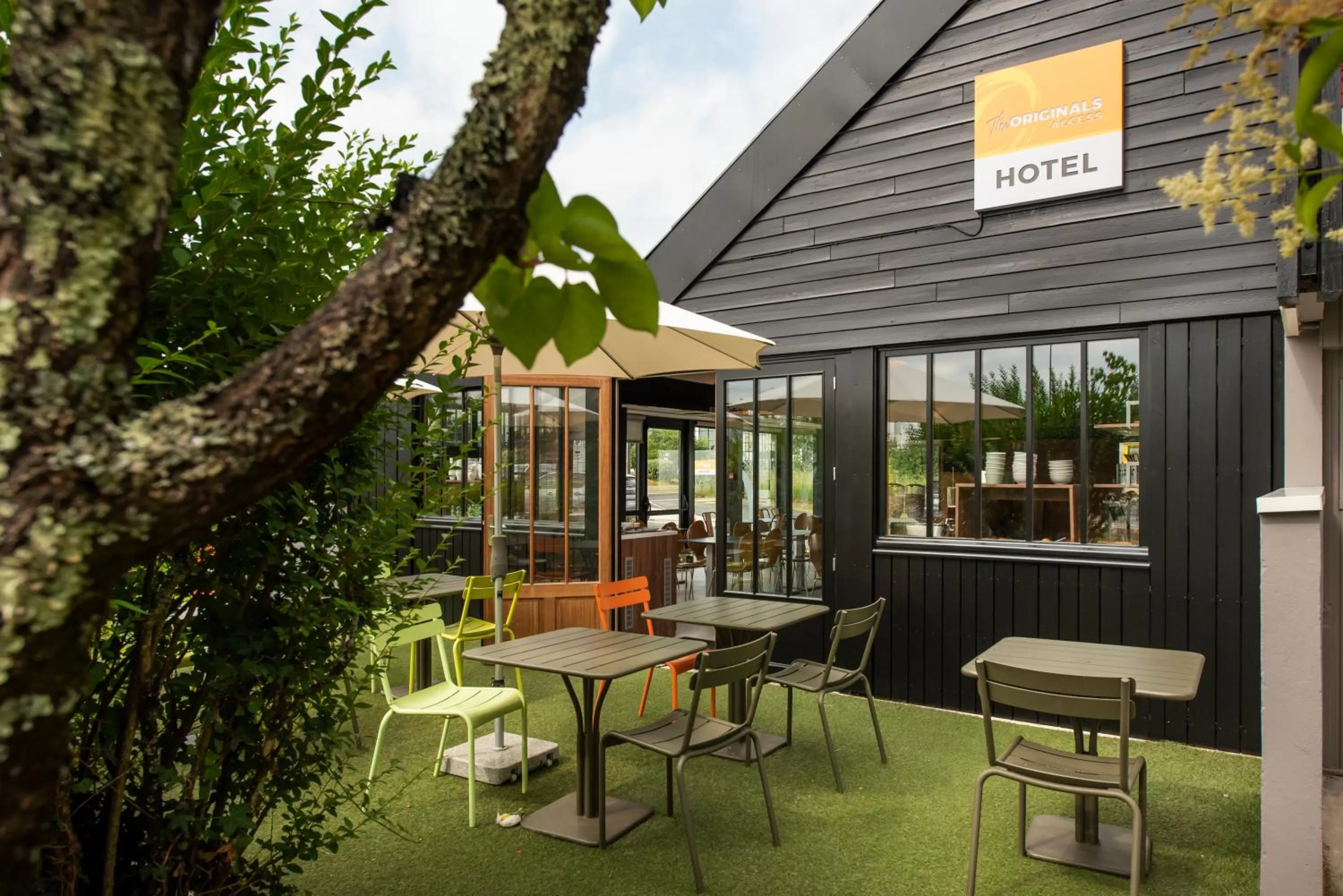 Patio in The Originals Access Hôtel Bordeaux Aéroport