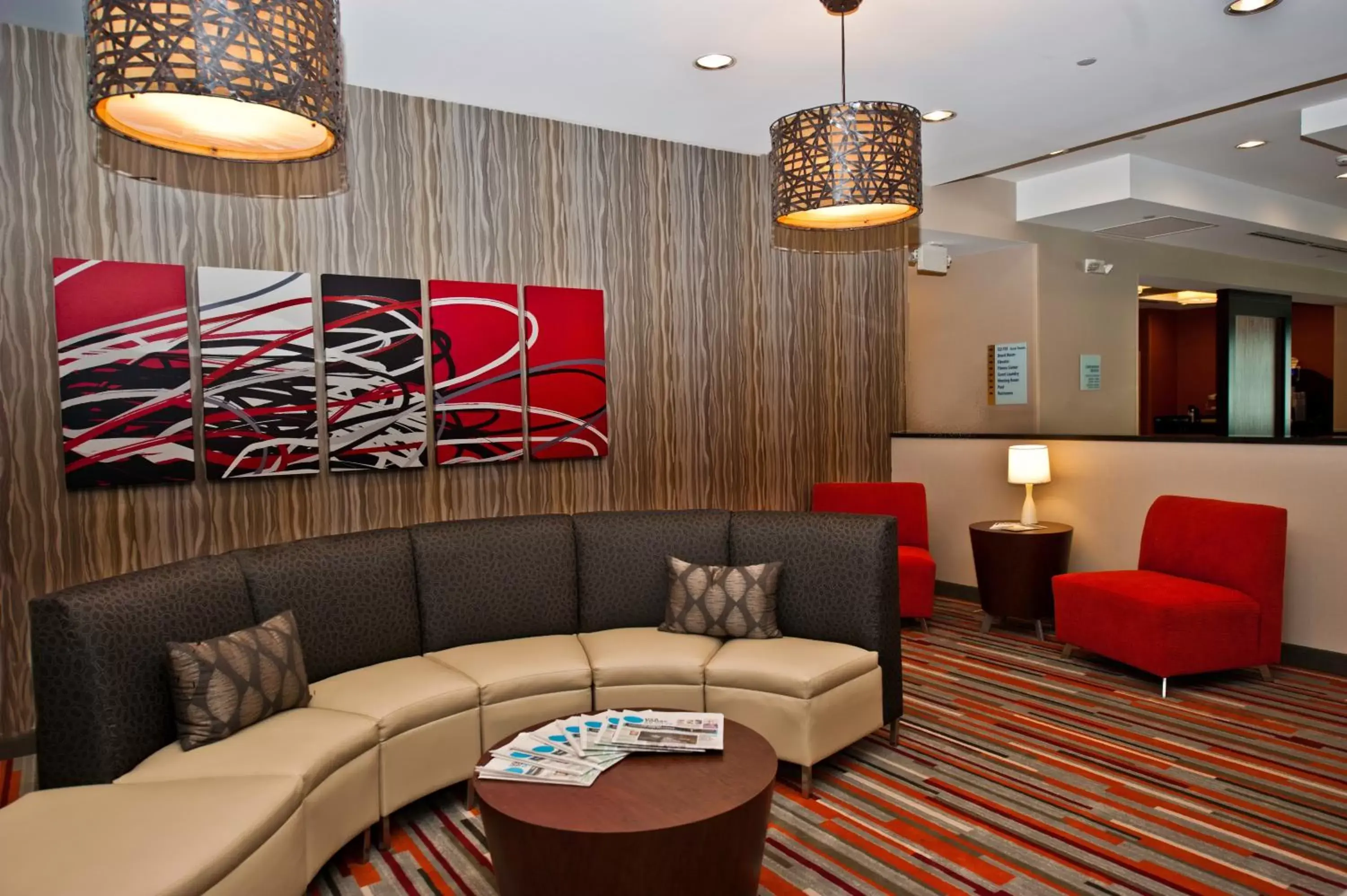 Lobby or reception, Seating Area in Holiday Inn Express & Suites Columbus-Easton Area