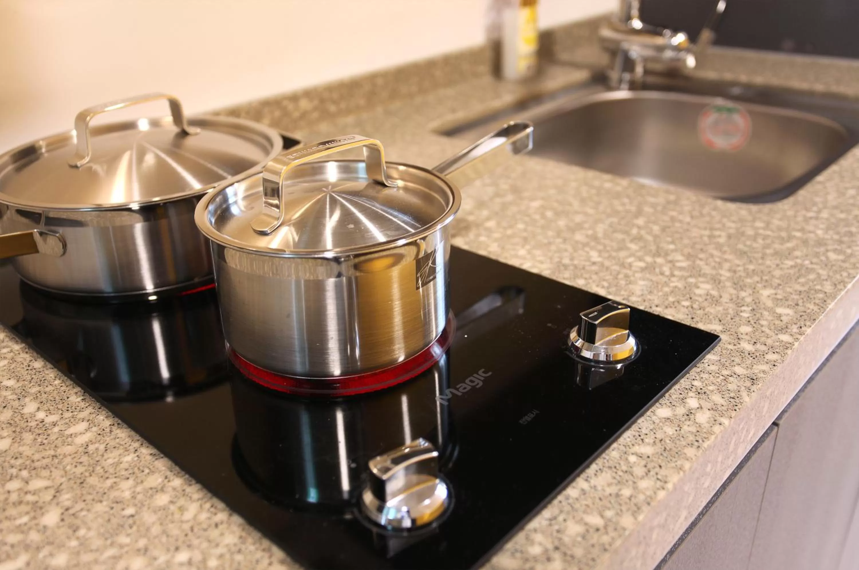 Communal kitchen in Hotel Skypark Kingstown Dongdaemun