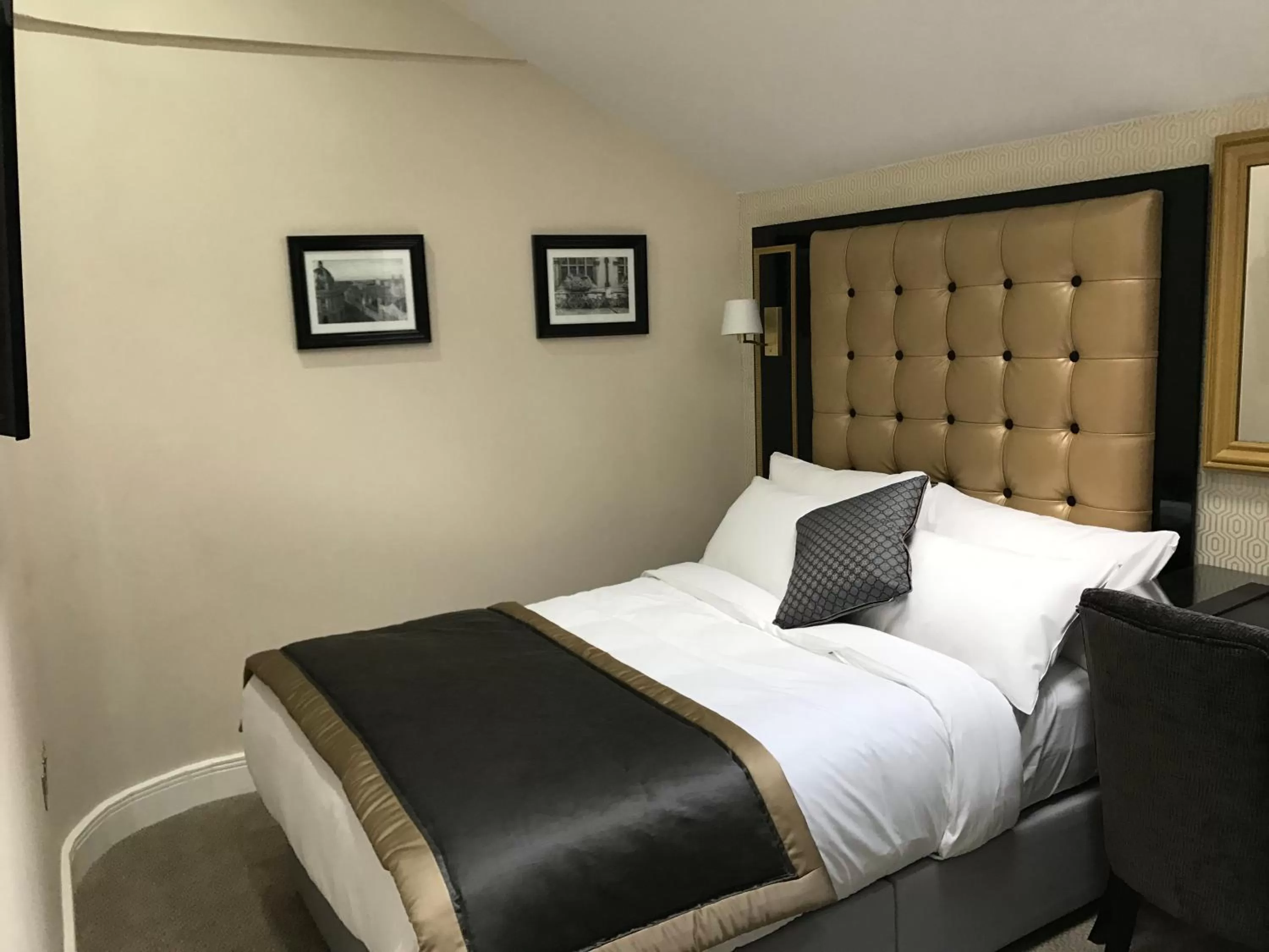 Bed in Museum Residence Oxford