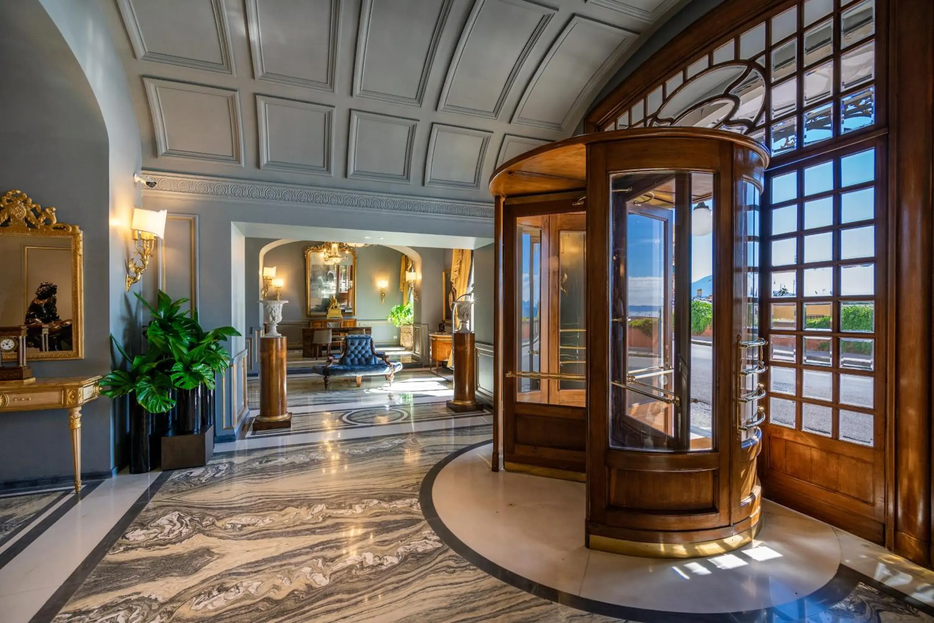 Facade/entrance in Grand Hotel Parker's
