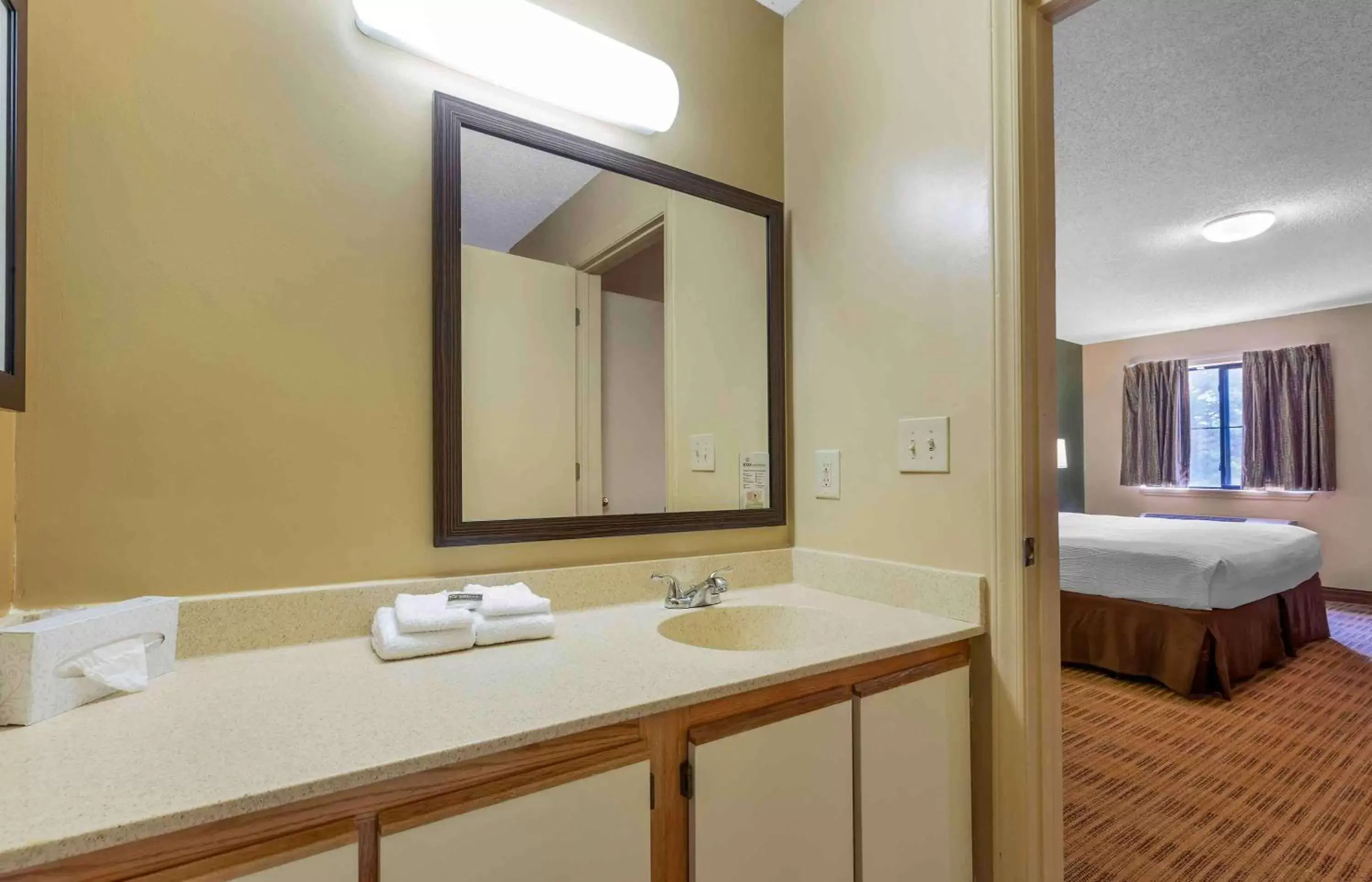 Bathroom in Extended Stay America Suites - Raleigh - Cary - Harrison Ave