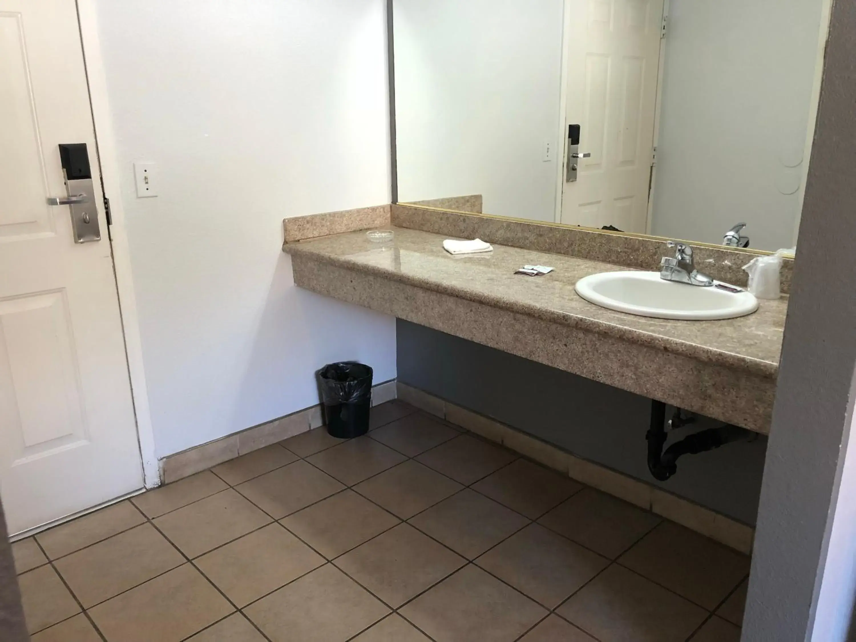 Bathroom in Starlight Inn, Valley Blvd - Downtown LA