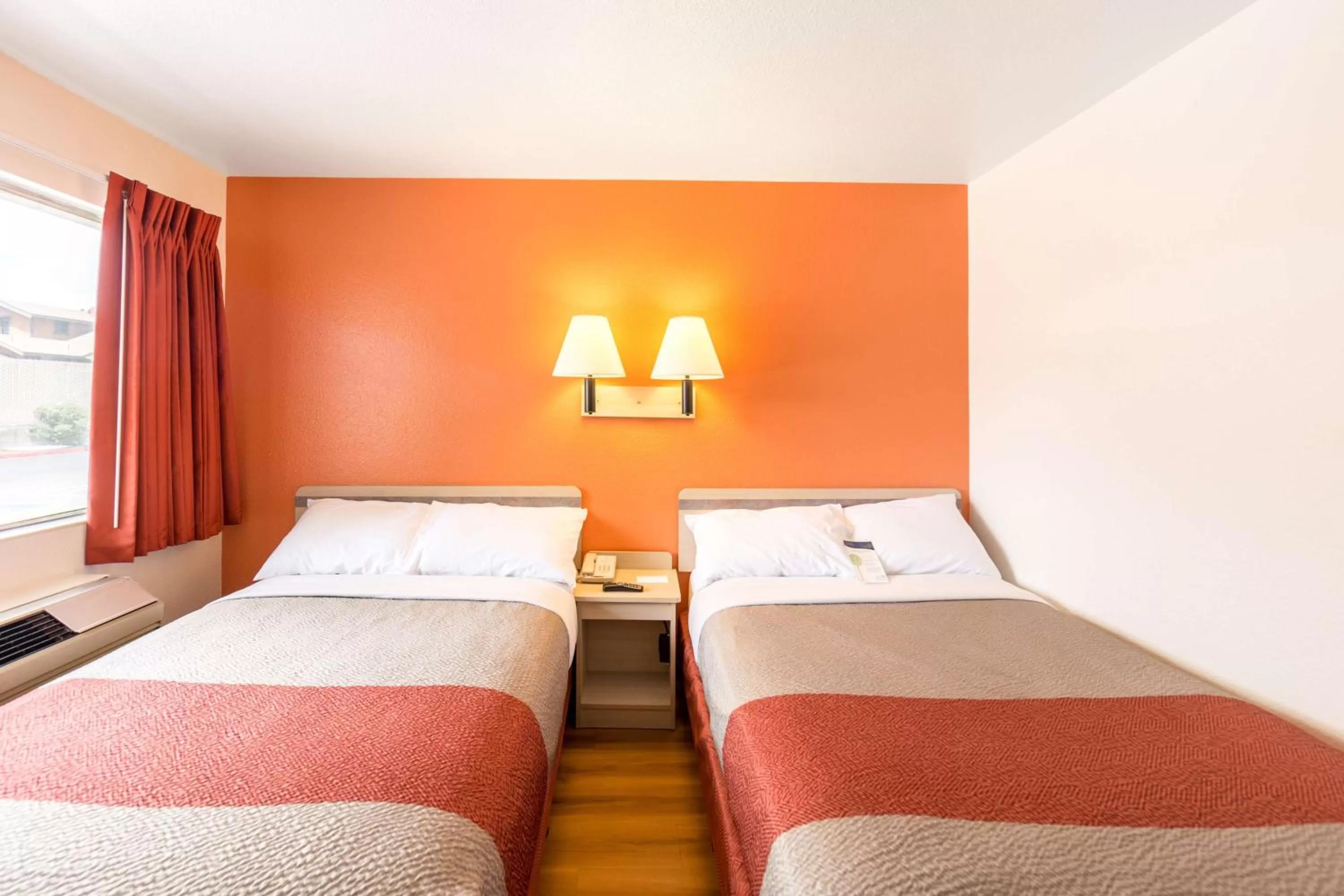 Photo of the whole room, Bed in Motel 6-Klamath Falls, OR