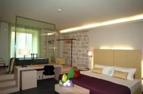 Junior Suite - single occupancy in El Homs Palace Hotel Junior Suite - single occupancy in El Homs Palace Hotel