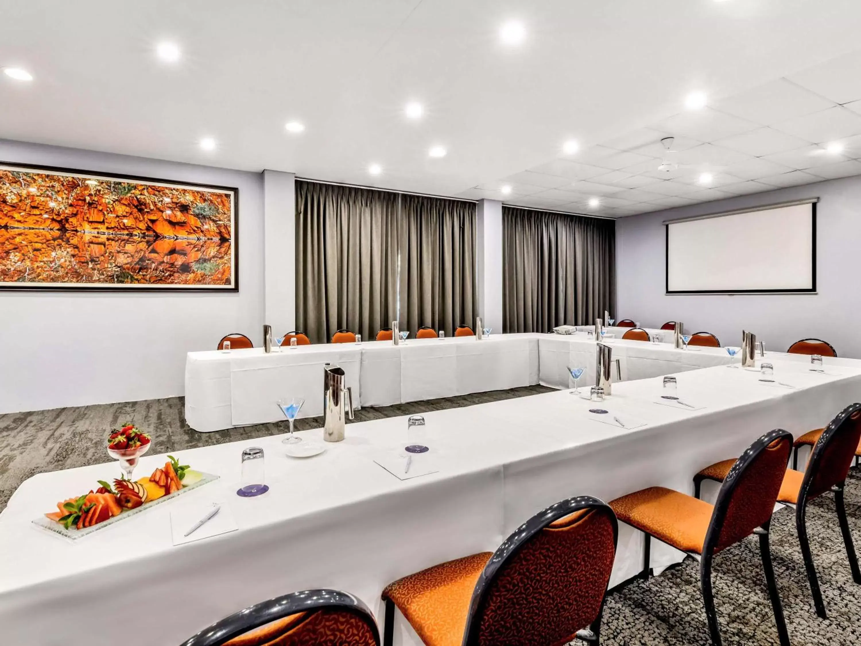 Meeting/conference room in Novotel Darwin CBD