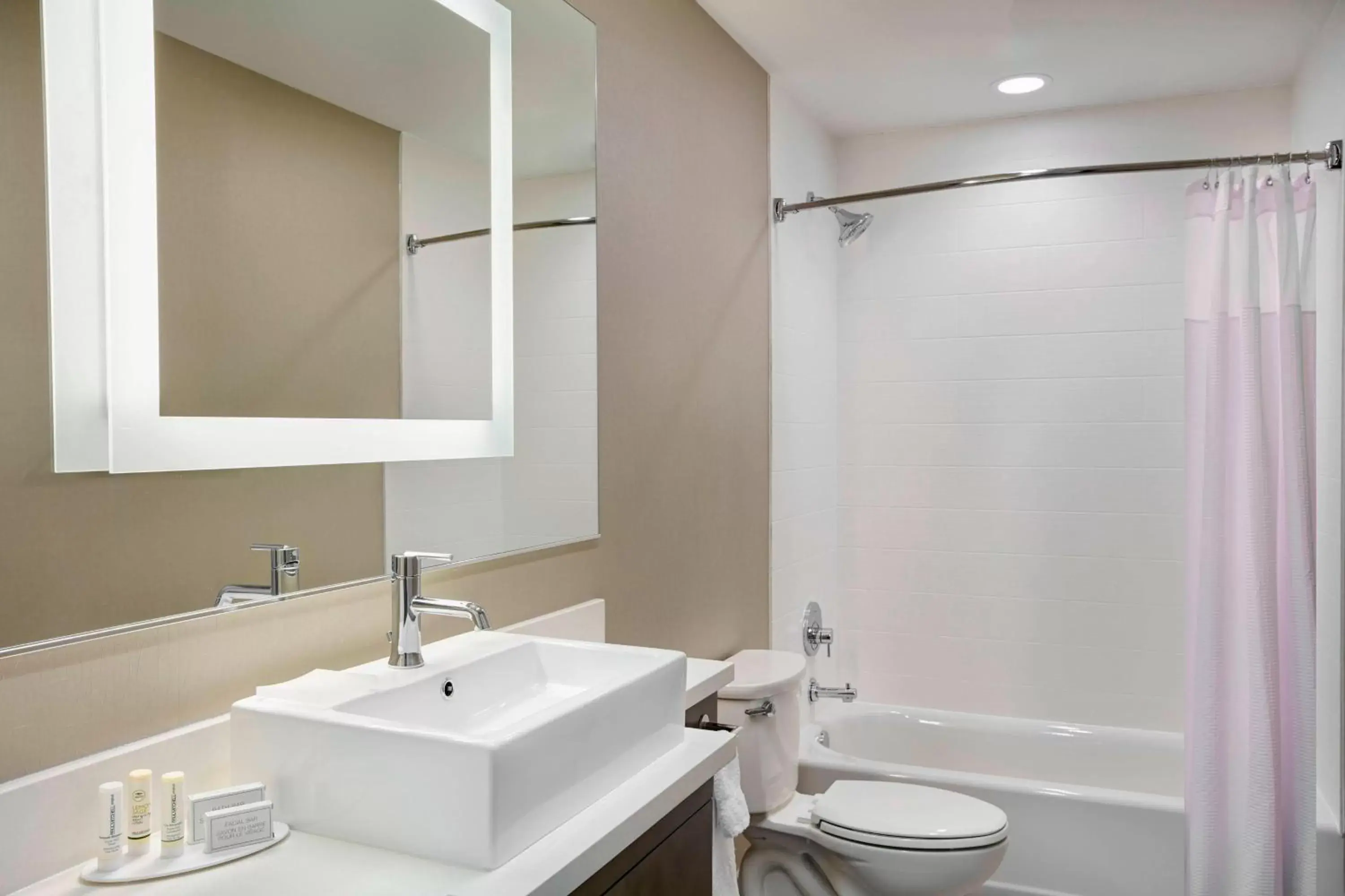 Bathroom in SpringHill Suites by Marriott Milwaukee Downtown