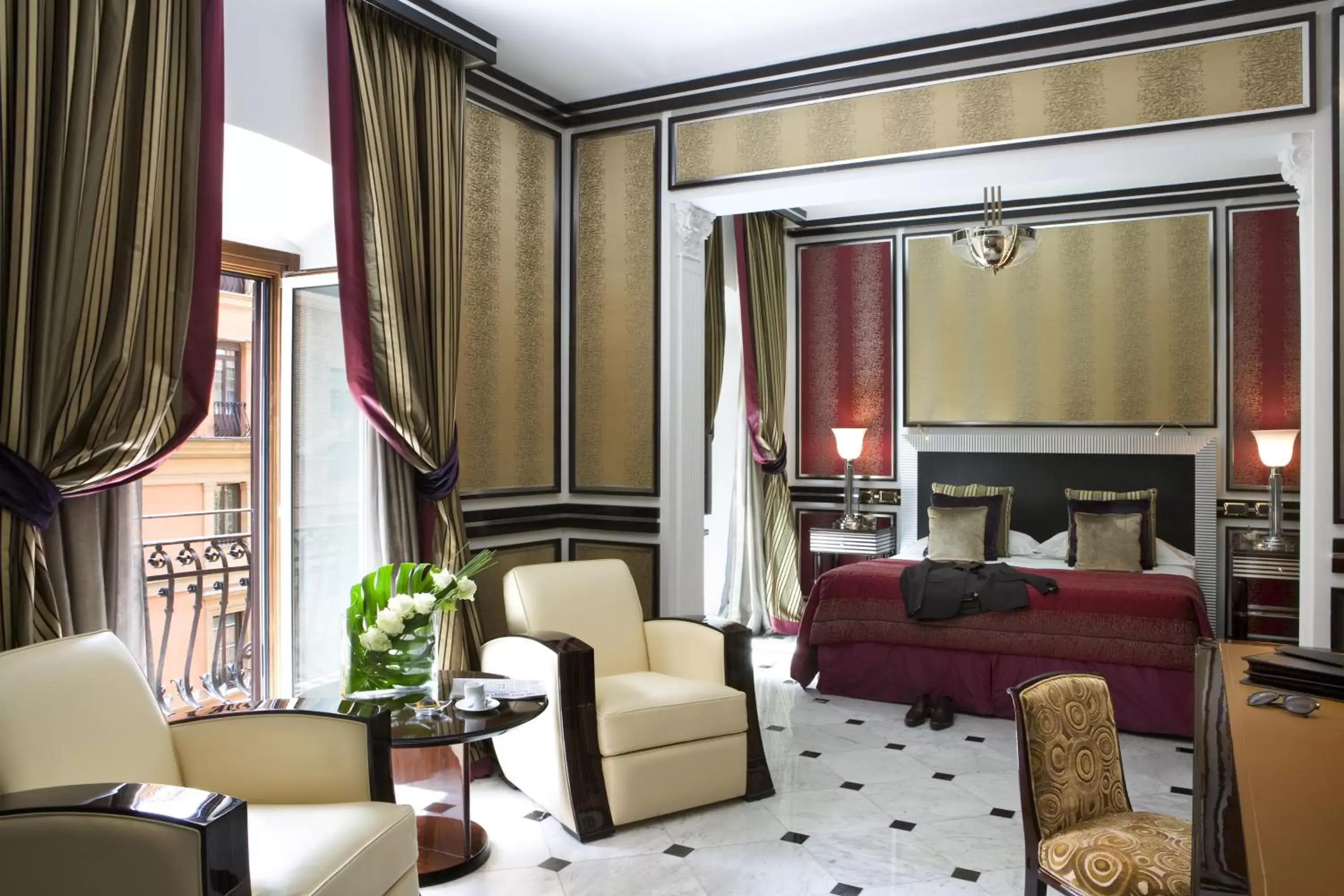 Photo of the whole room, Seating Area in Baglioni Hotel Regina - The Leading Hotels of the World