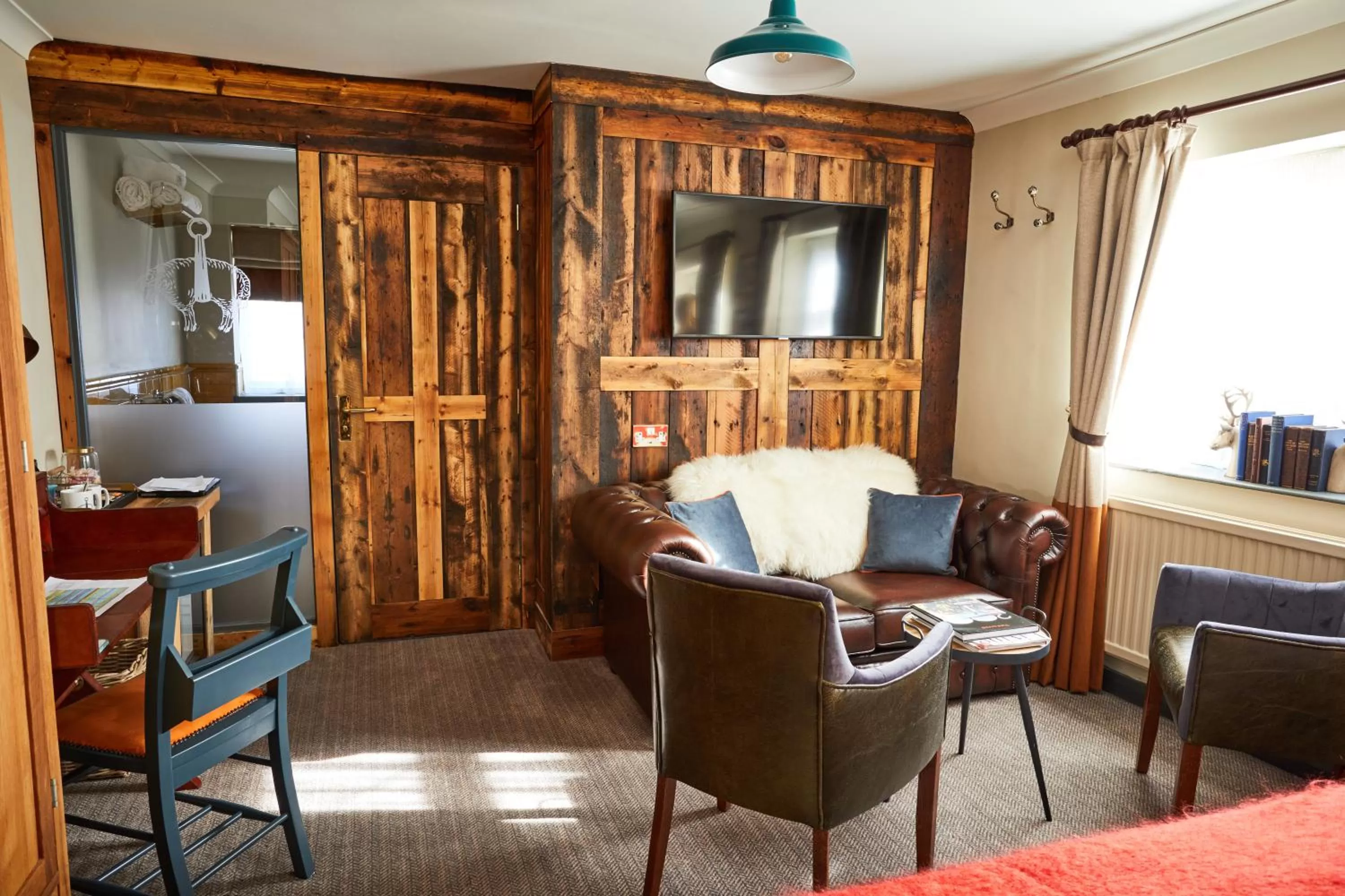 Photo of the whole room in The Fleece at Cirencester