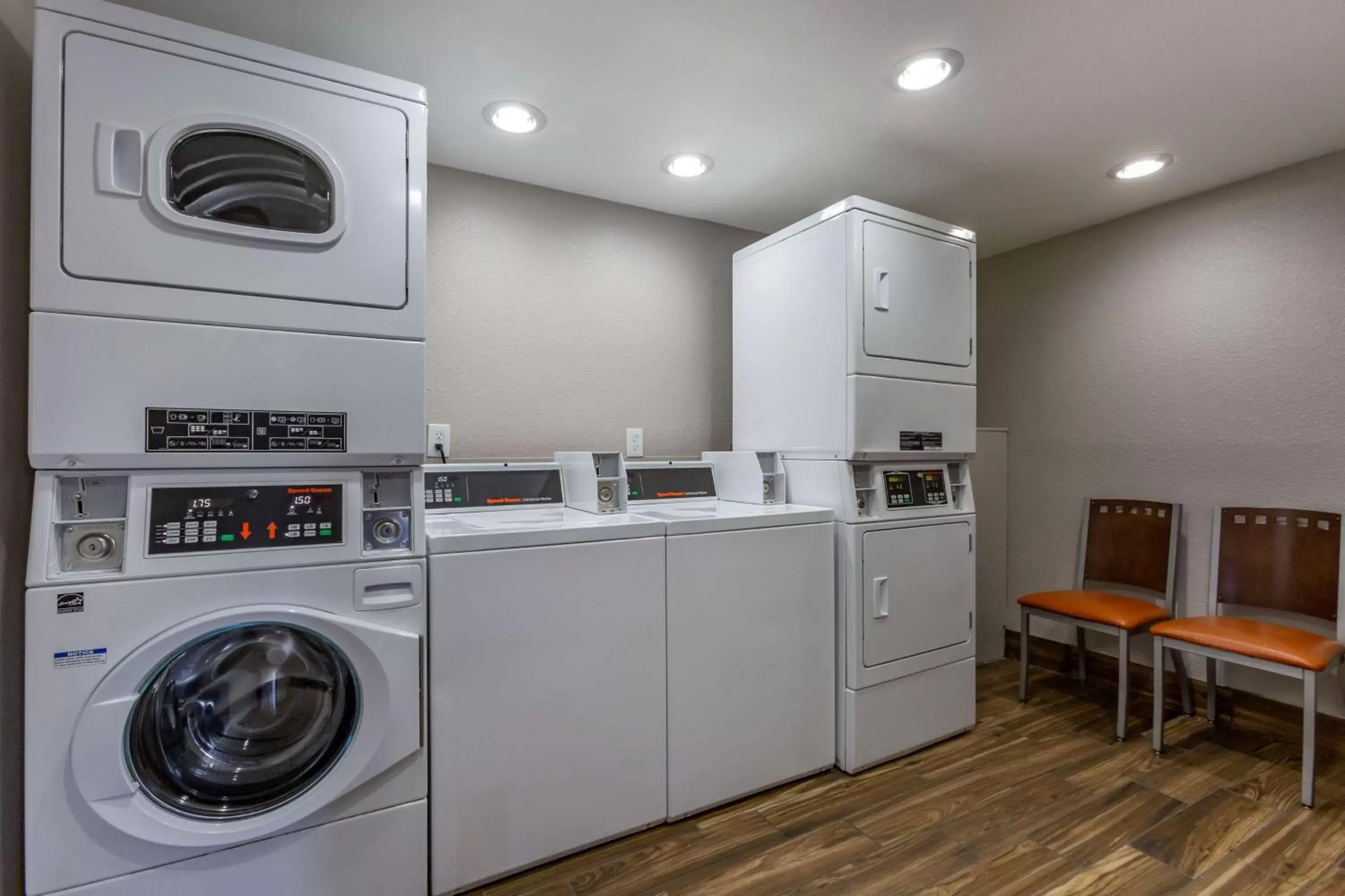 laundry, Kitchen/Kitchenette in Best Western Plus King's Inn and Suites