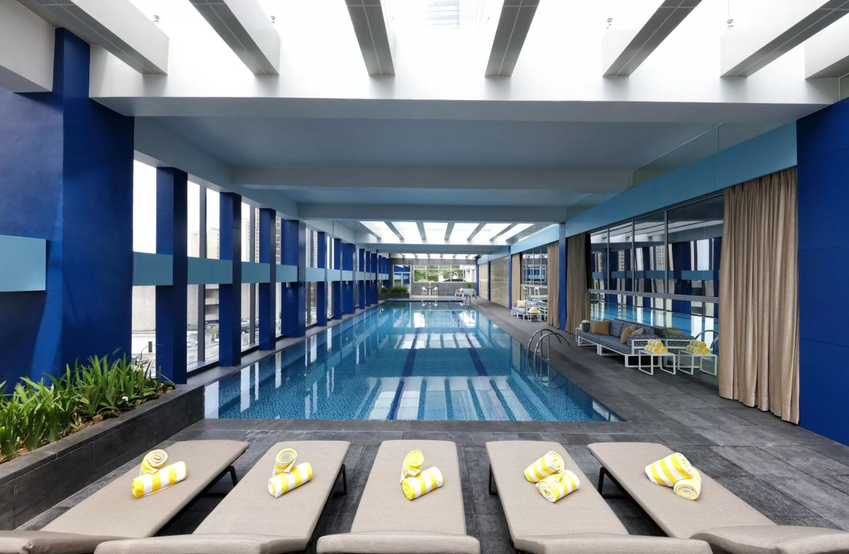 Swimming pool in Makati Diamond Residences