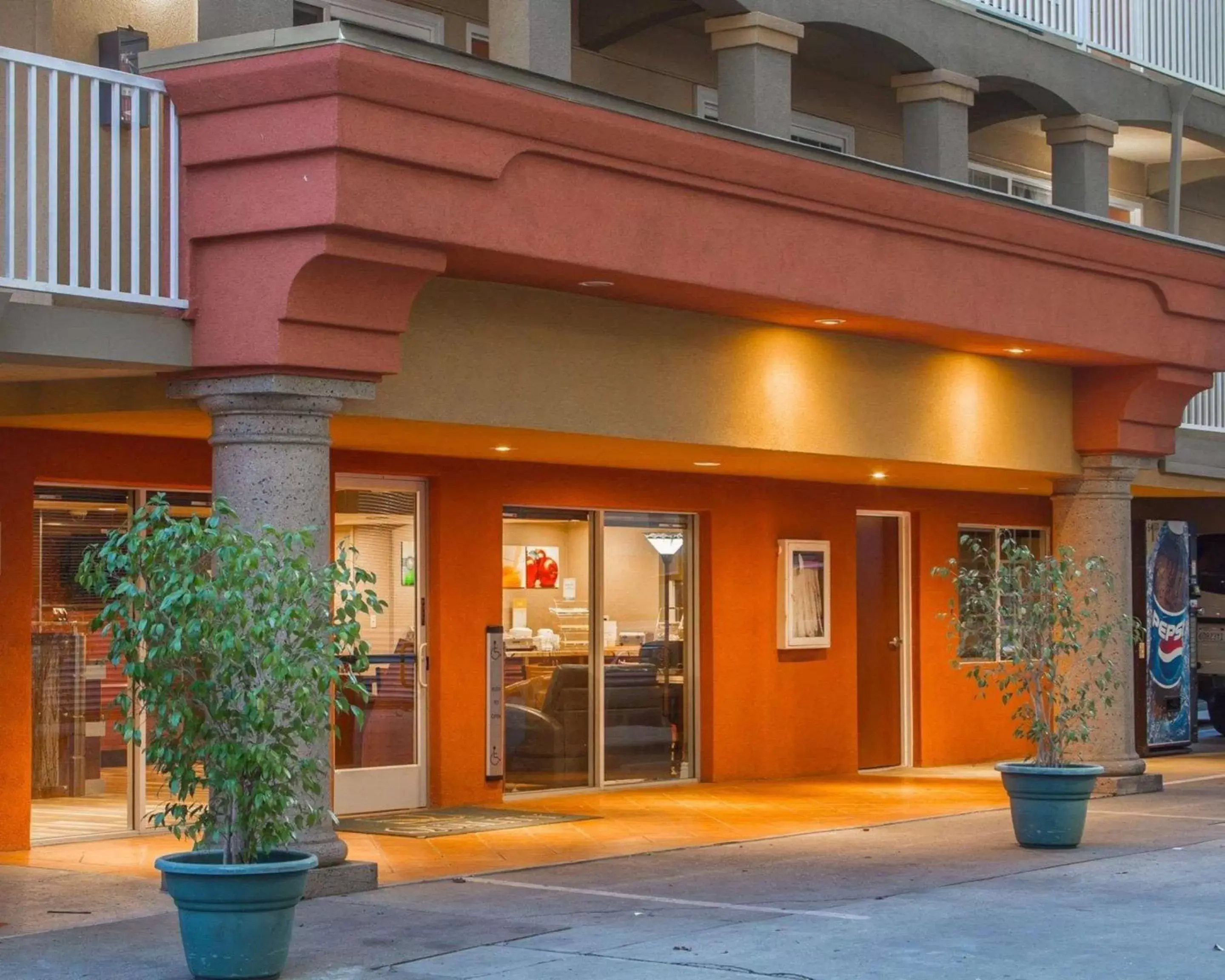 Property building in Quality Inn Sacramento