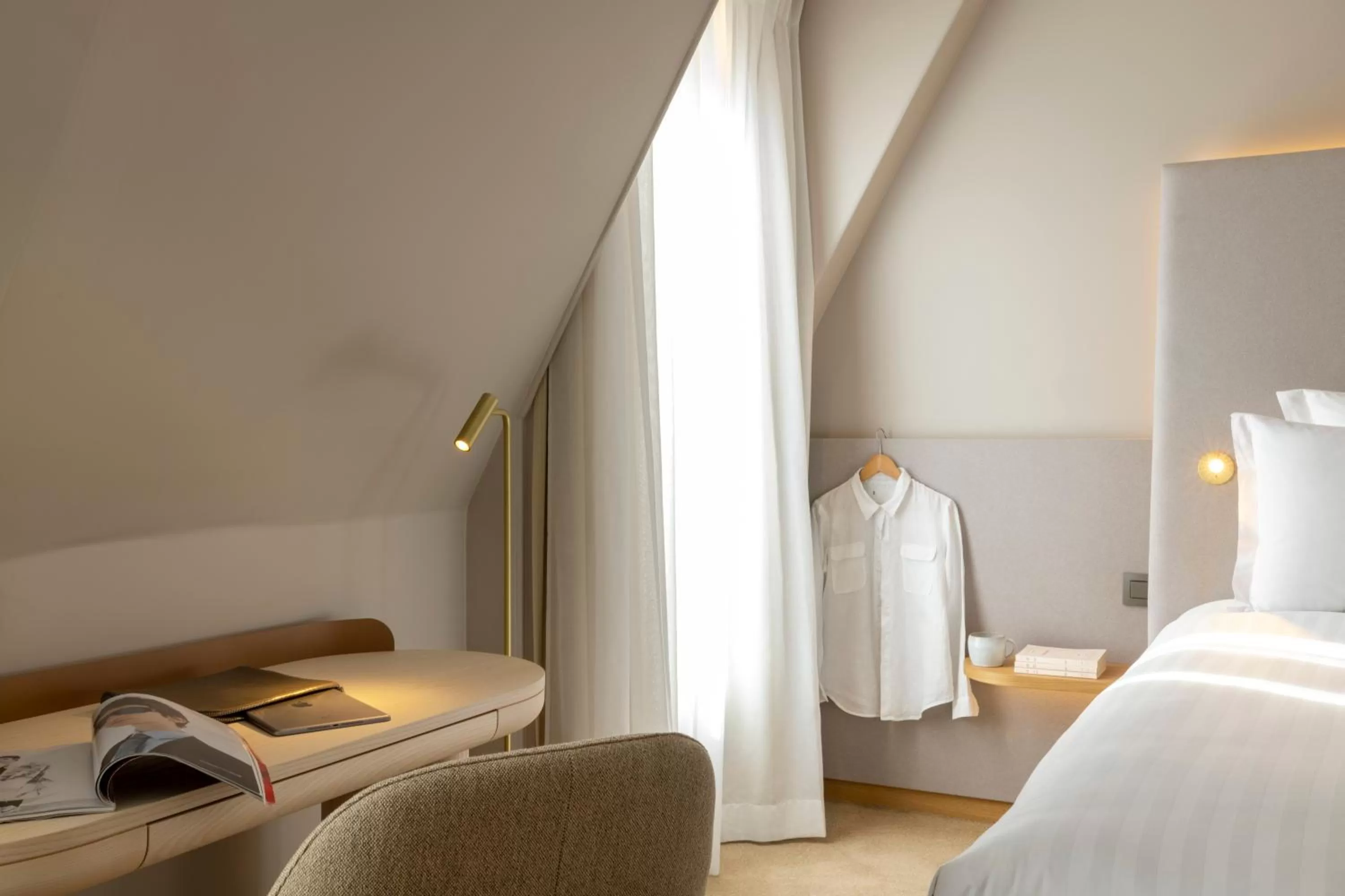 Bedroom, Bed in Hôtel Beige