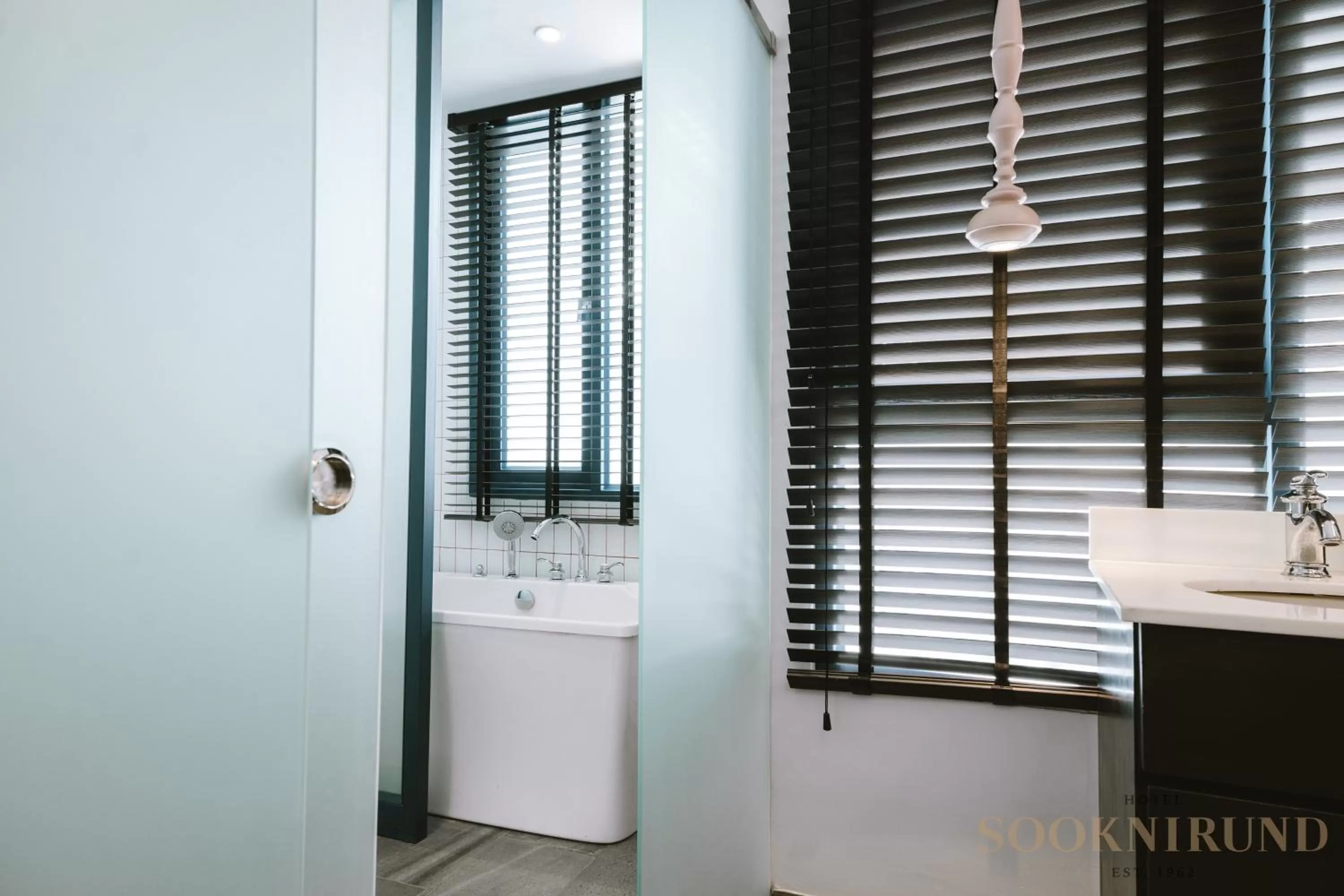 Shower in SOOKNIRUND HOTEL