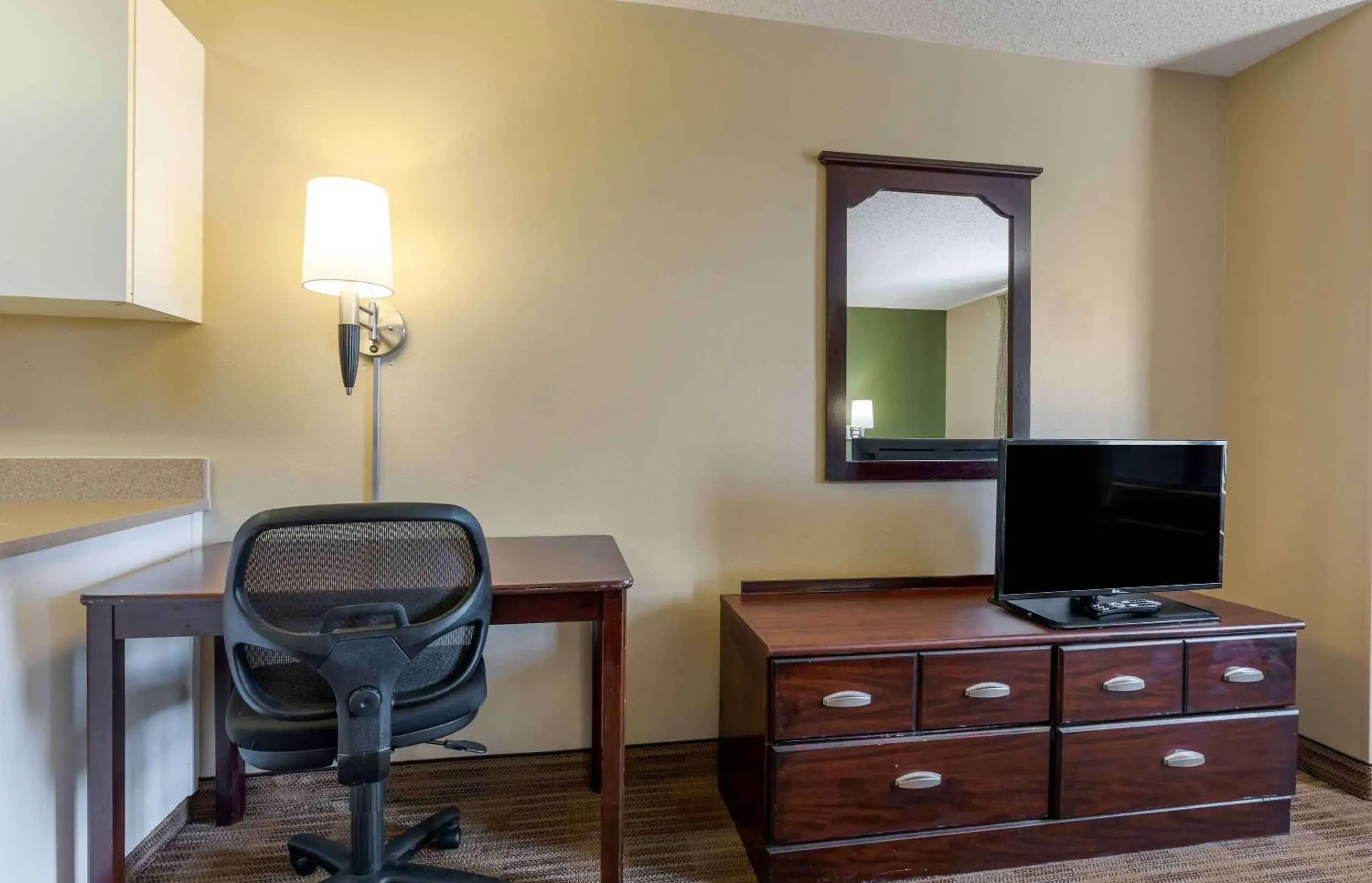 Bedroom, Seating Area in Extended Stay America Suites - Dallas - Greenville Avenue