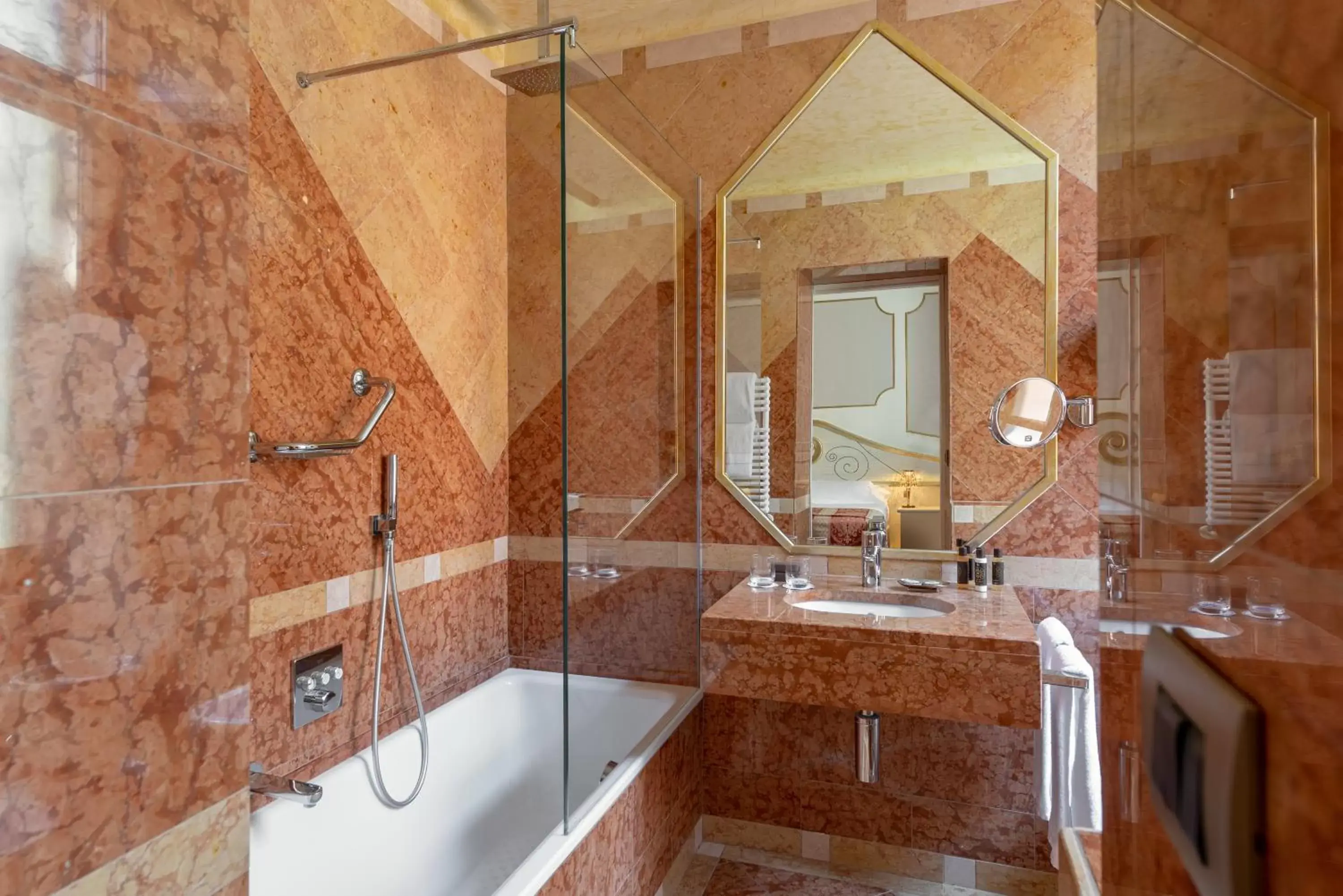 Bathroom in Hotel Colomba d'Oro
