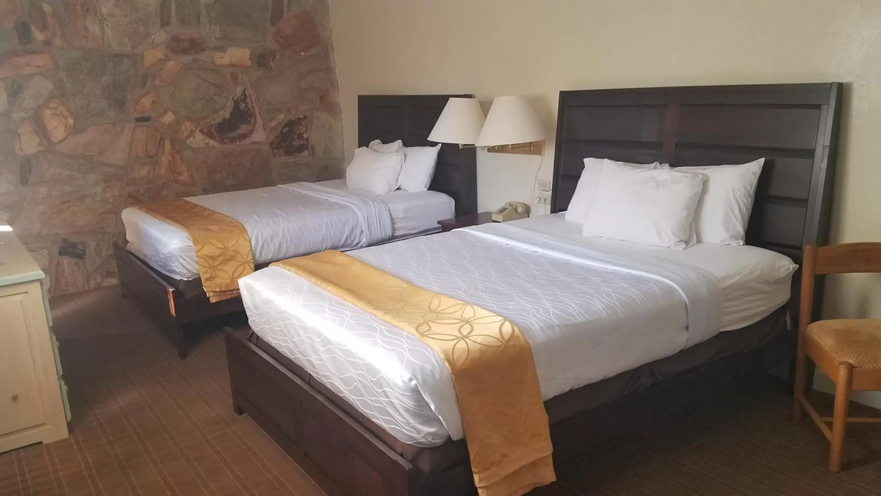 Queen Room with Balcony in La Petite Sedona Queen Room with Balcony in La Petite Sedona