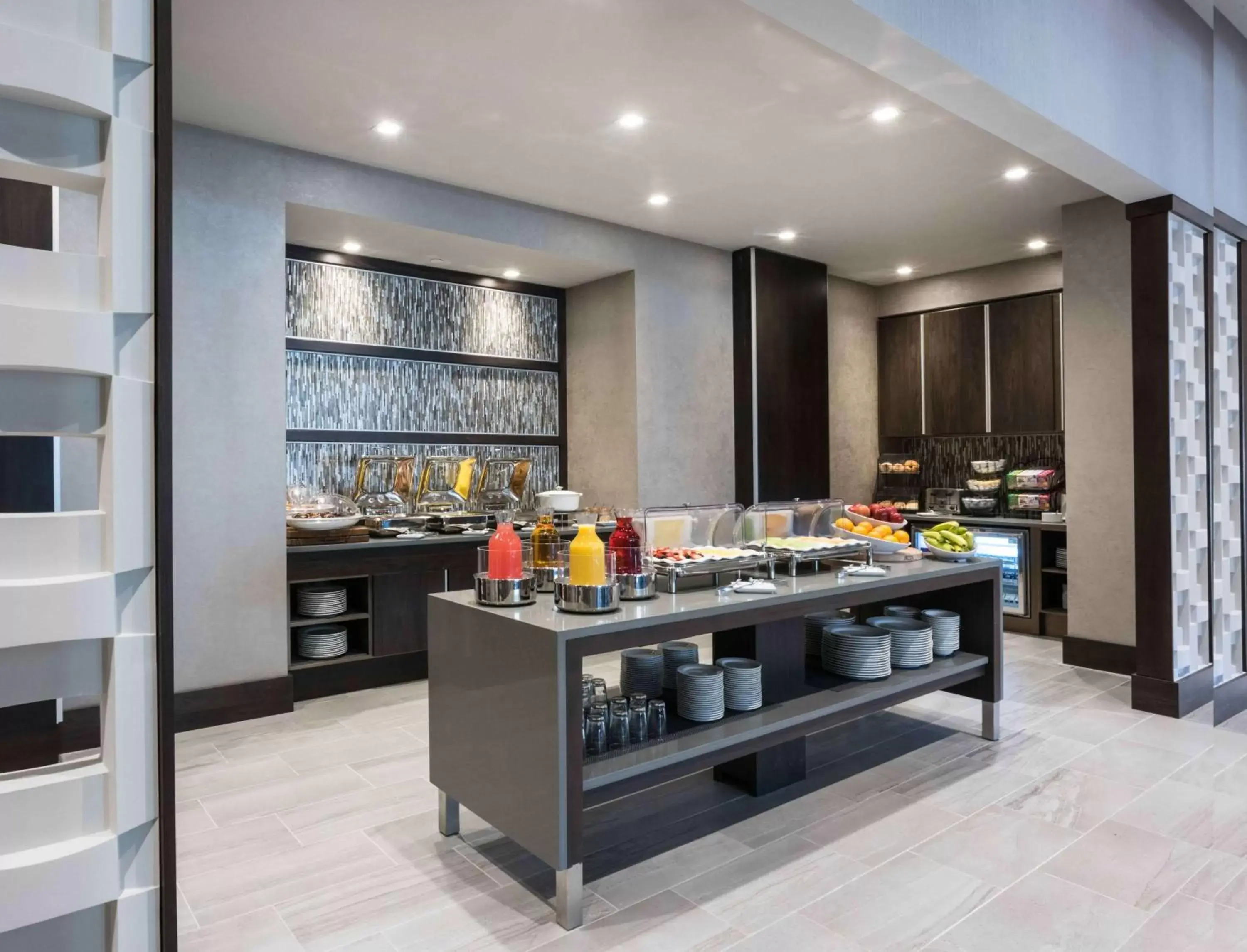 Dining area, Restaurant/Places to Eat in Hilton Garden Inn Foxborough Patriot Place