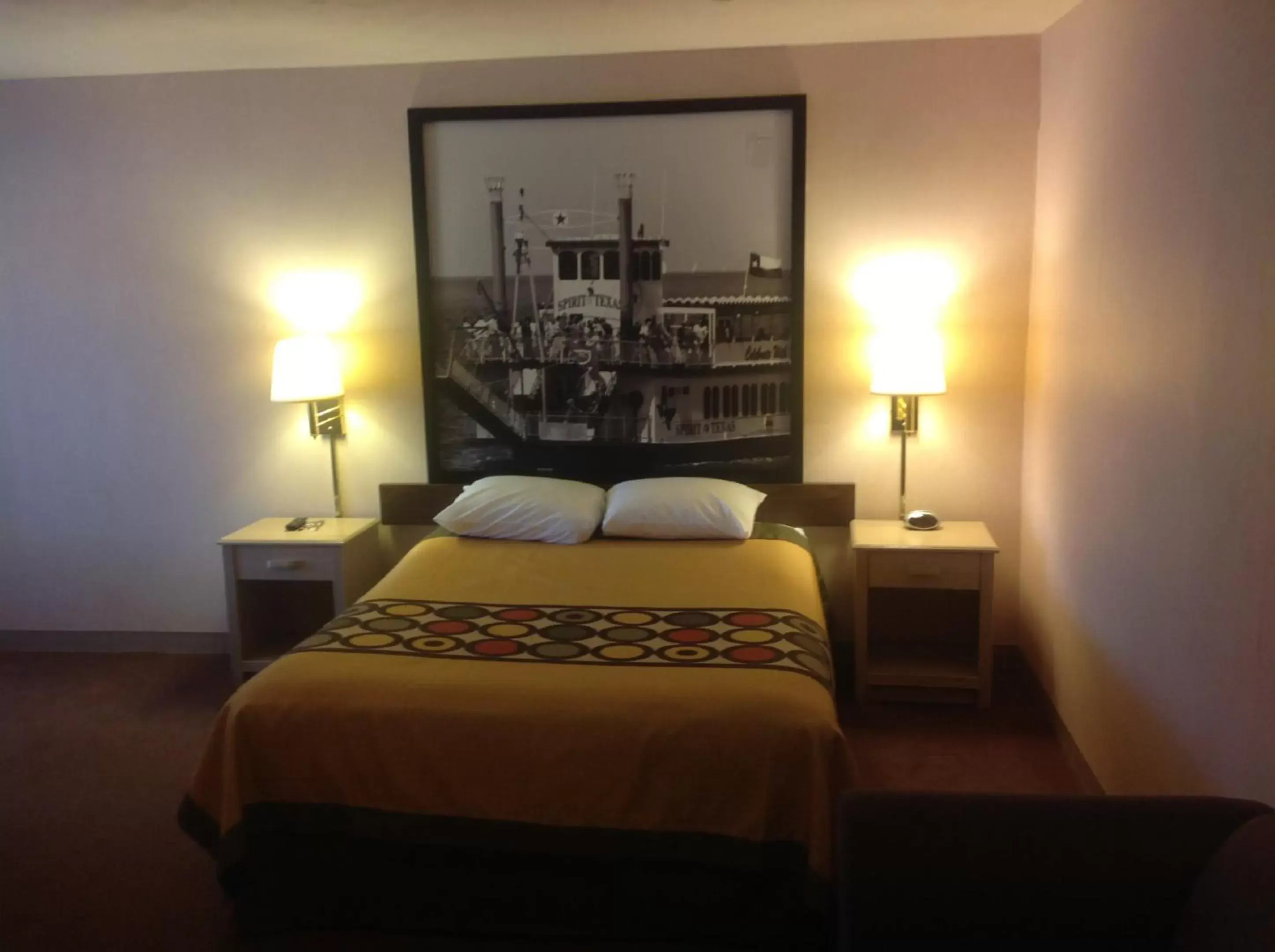 Photo of the whole room, Bed in Super 8 by Wyndham Jasper TX