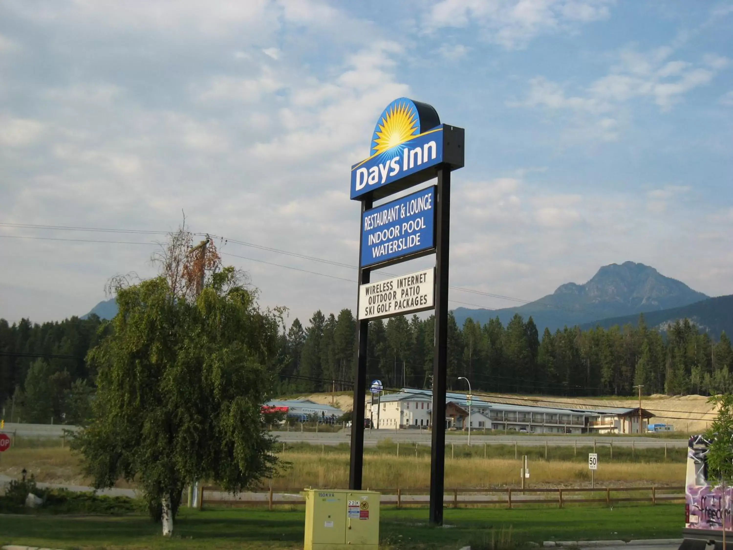Area and facilities in Days Inn by Wyndham Golden